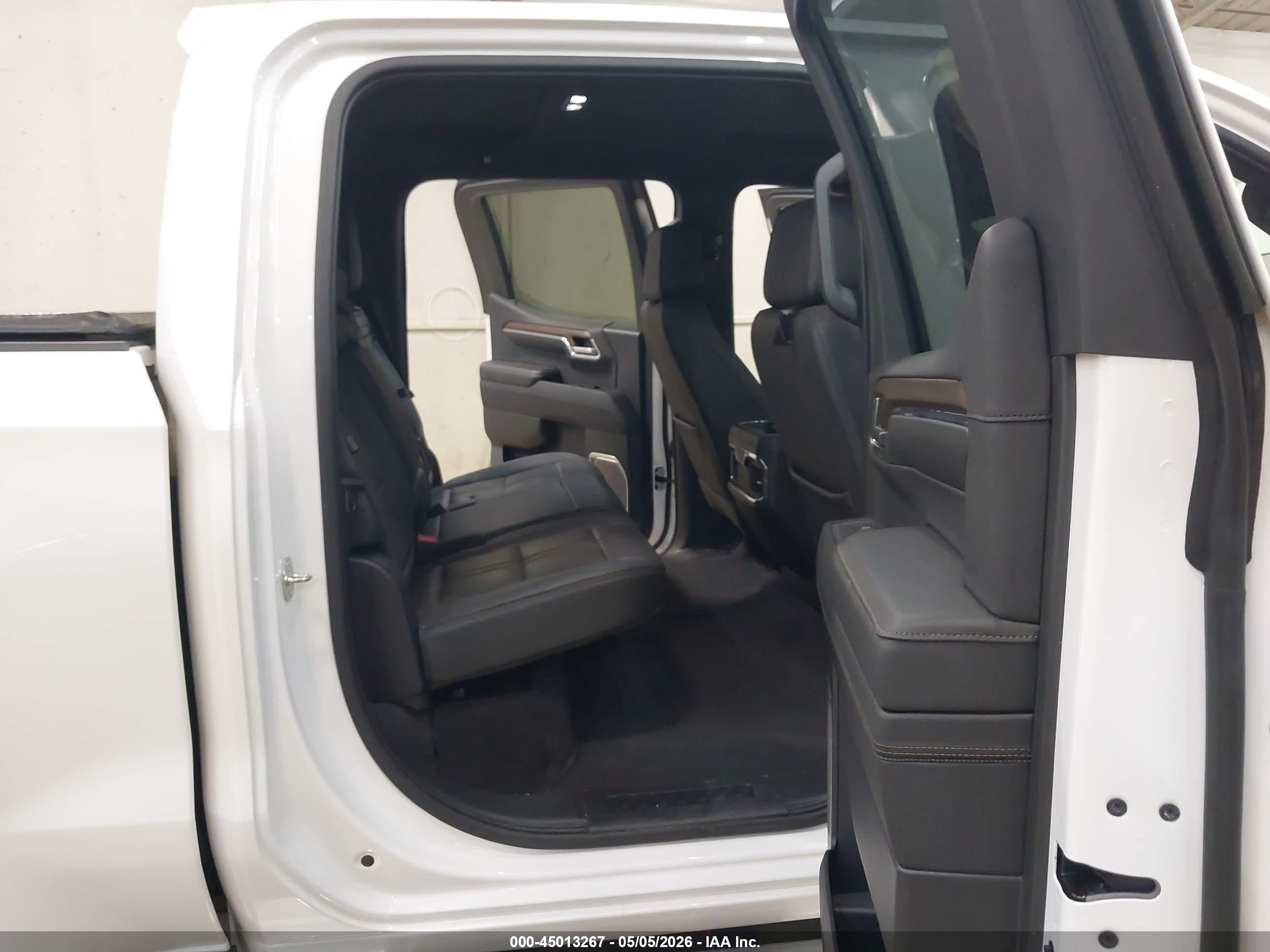 2023 Chevrolet Silverado 1500   White vin: 1GCUDJED9PZ206236