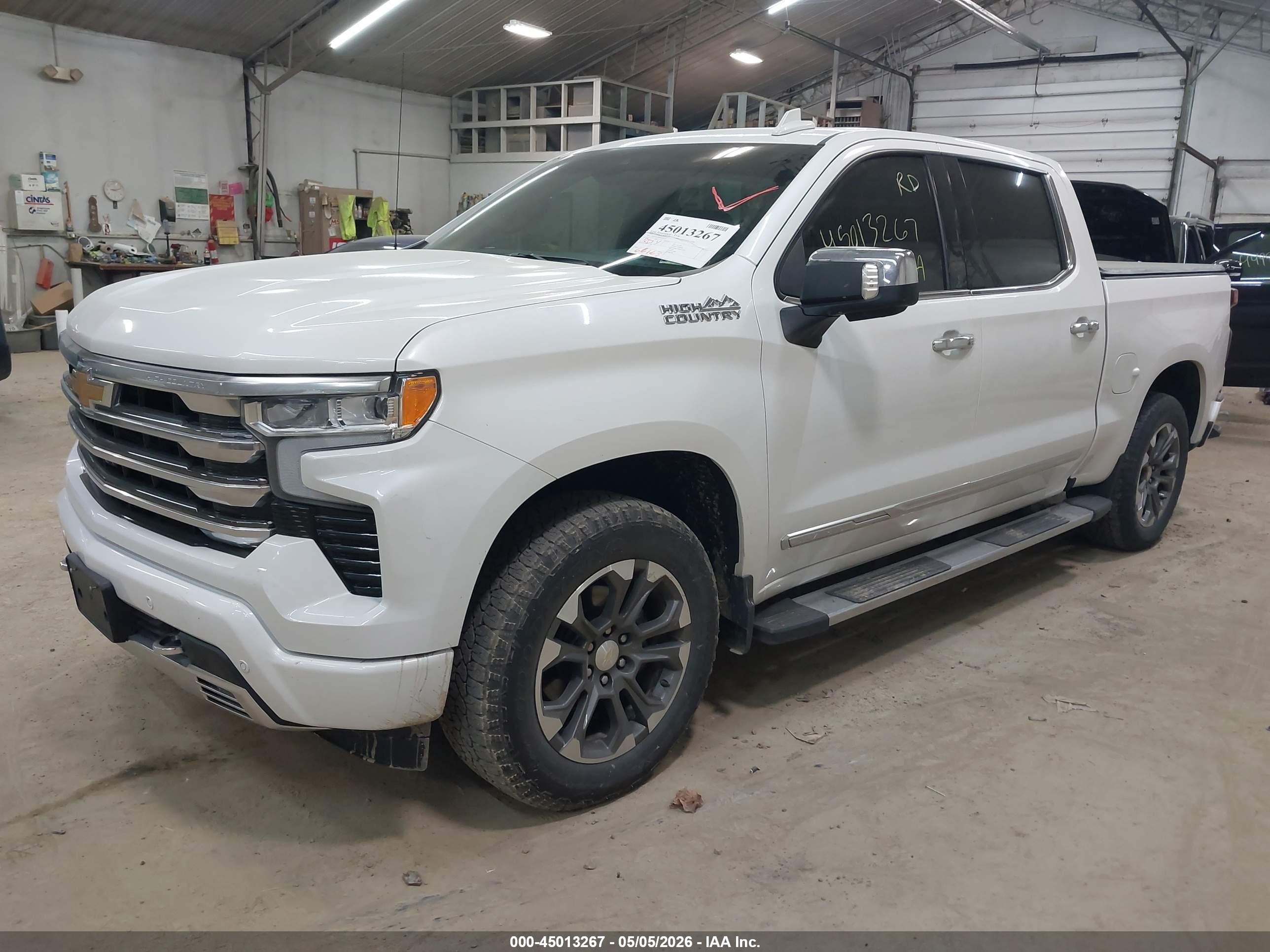 2023 Chevrolet Silverado 1500   White vin: 1GCUDJED9PZ206236