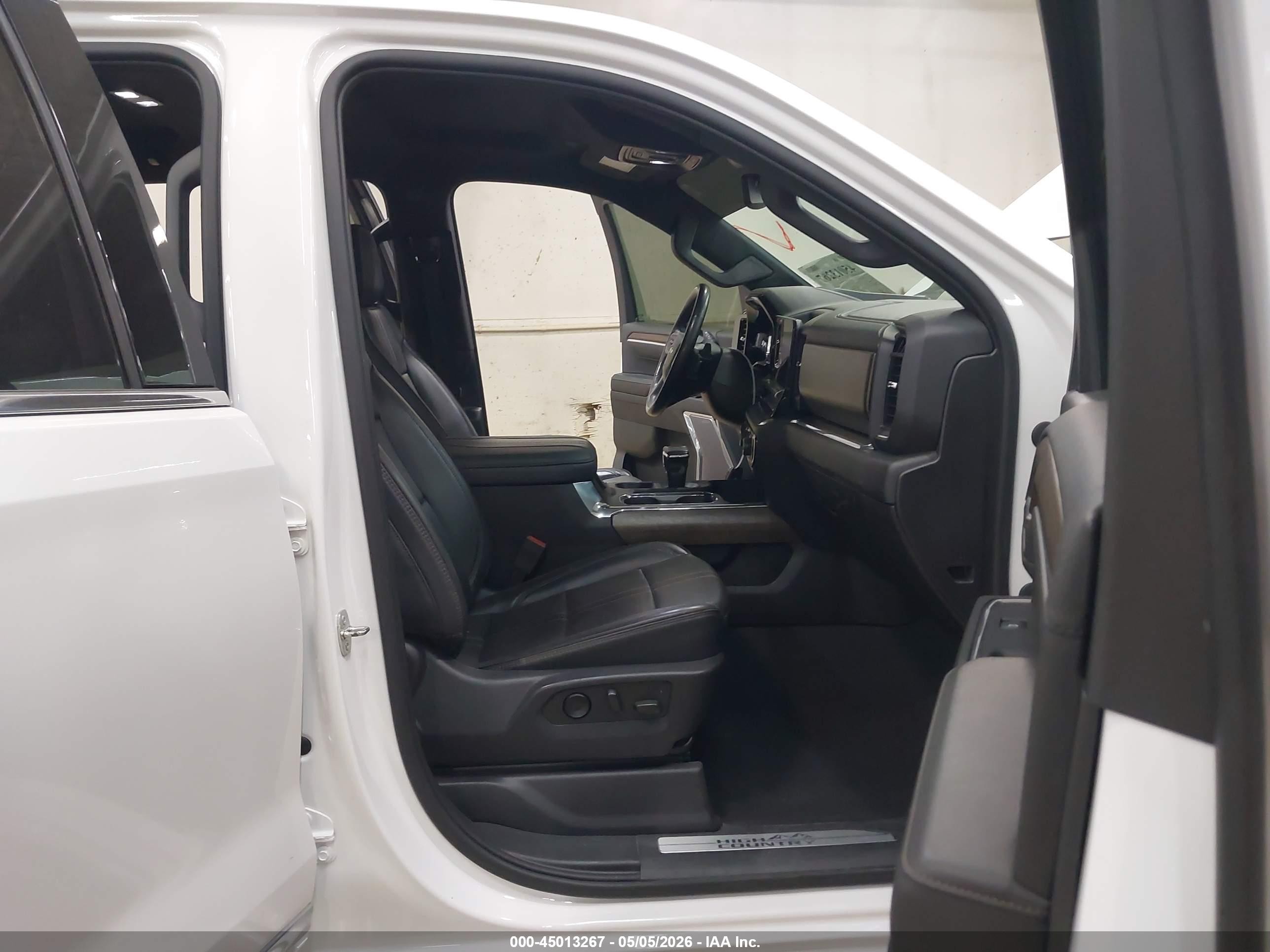 2023 Chevrolet Silverado 1500   White vin: 1GCUDJED9PZ206236