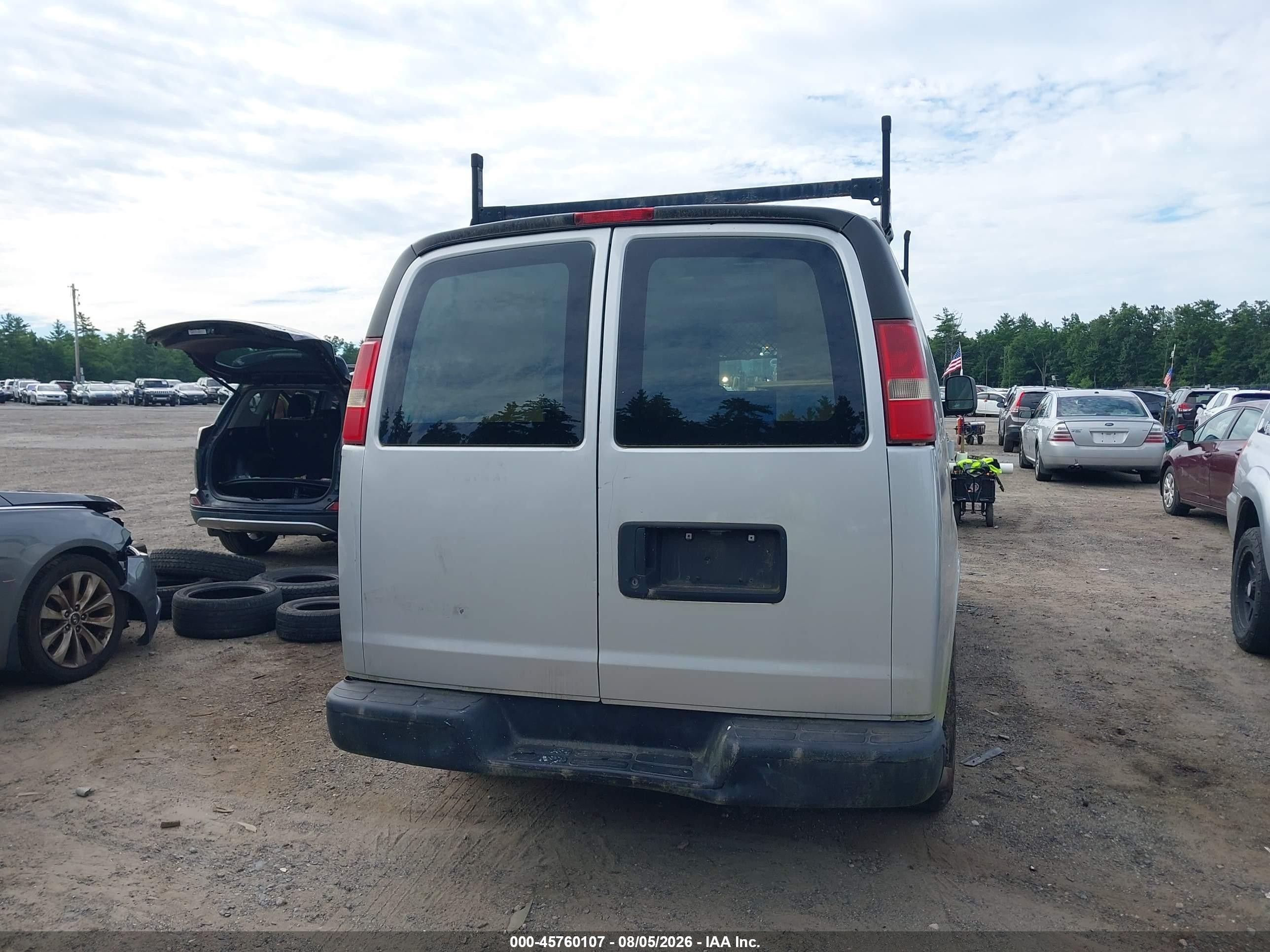 2010 Chevrolet Express 1500 Work Van Silver vin: 1GCUGADX0A1181543