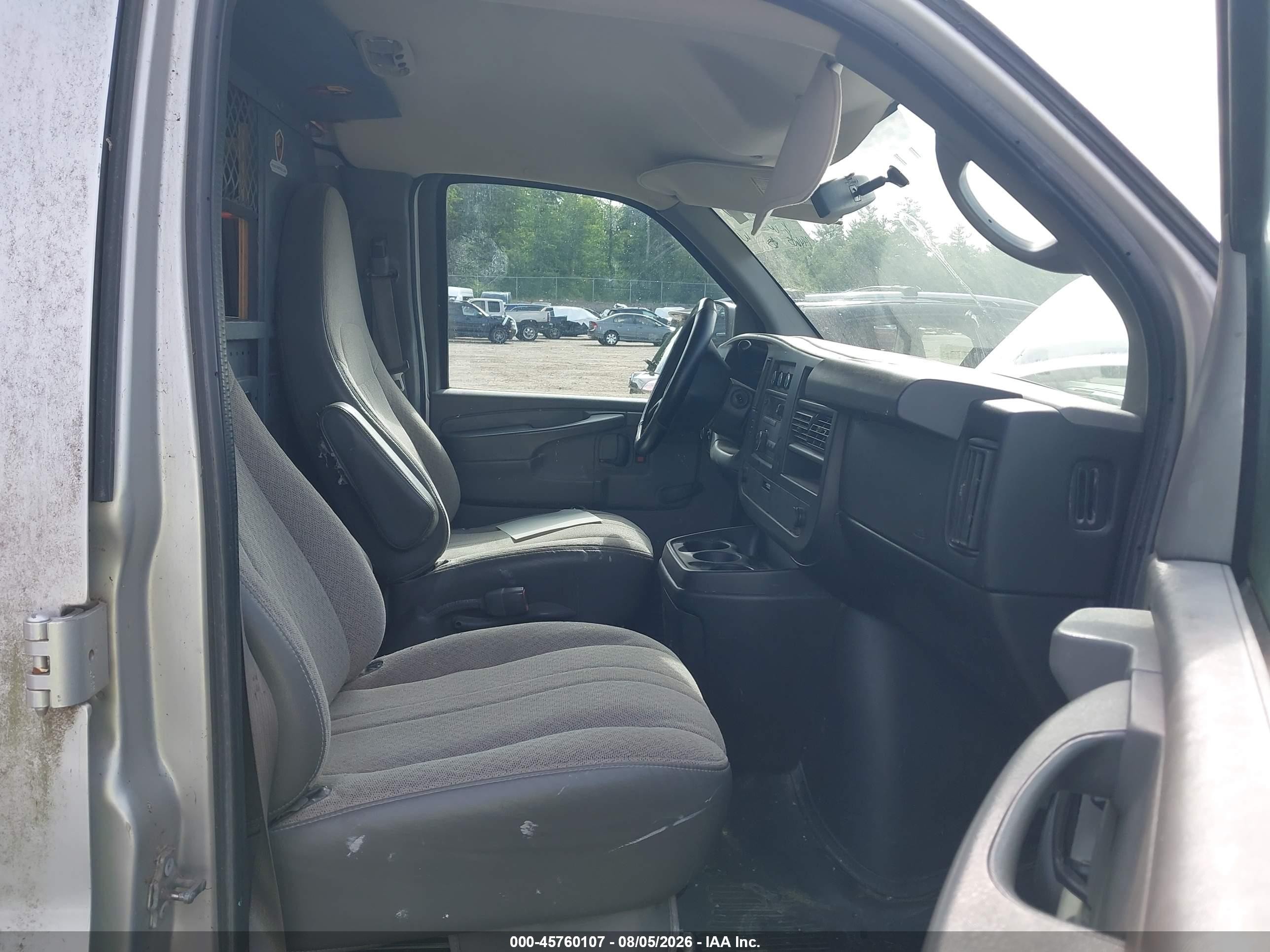 2010 Chevrolet Express 1500 Work Van Silver vin: 1GCUGADX0A1181543