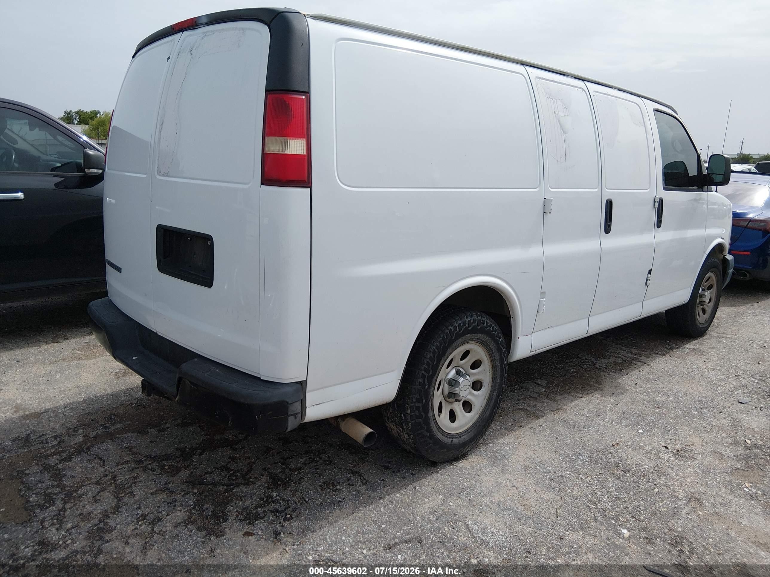 2010 Chevrolet Express 1500 Work Van White vin: 1GCUGADX0A1182904