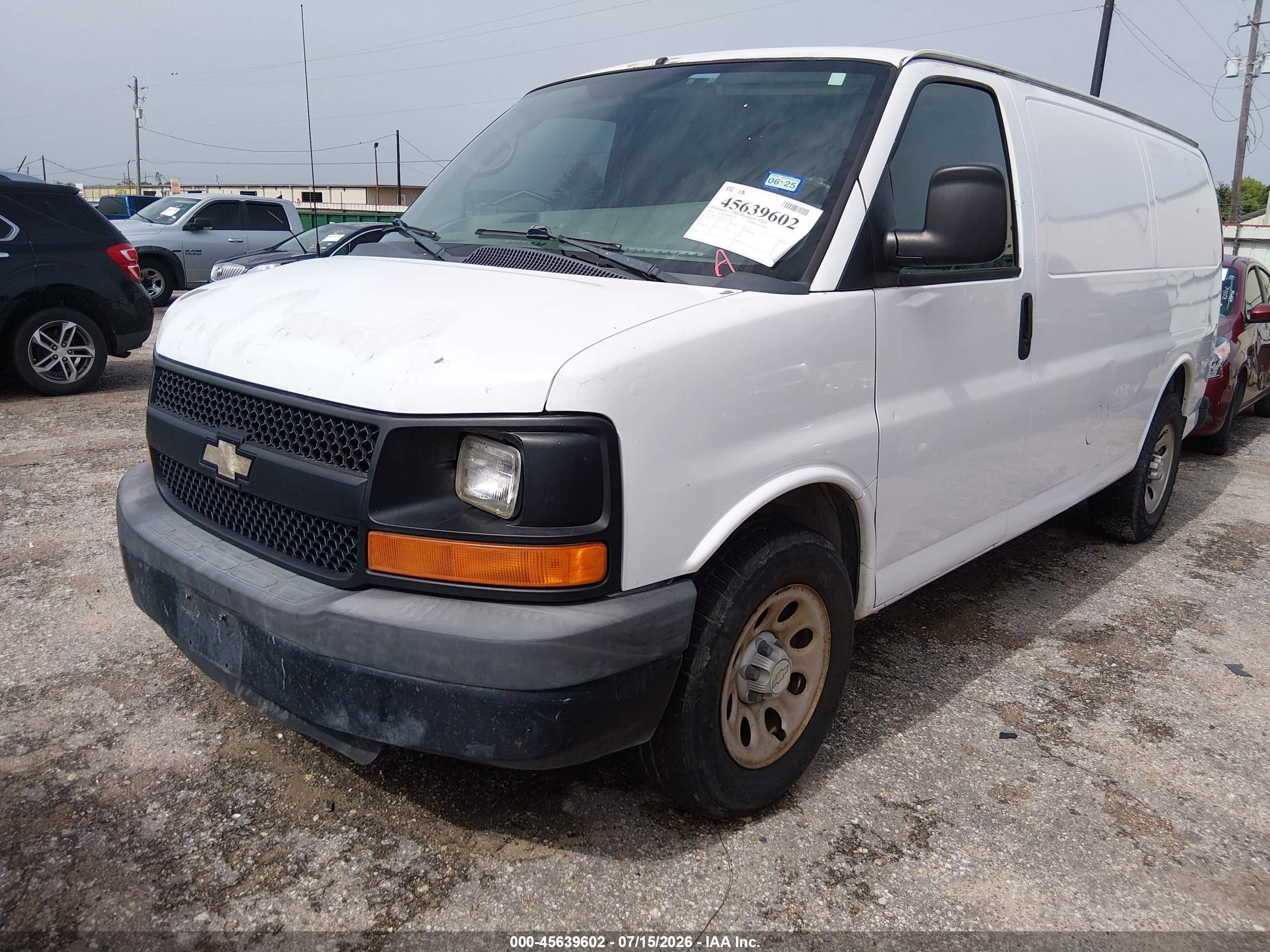 2010 Chevrolet Express 1500 Work Van White vin: 1GCUGADX0A1182904
