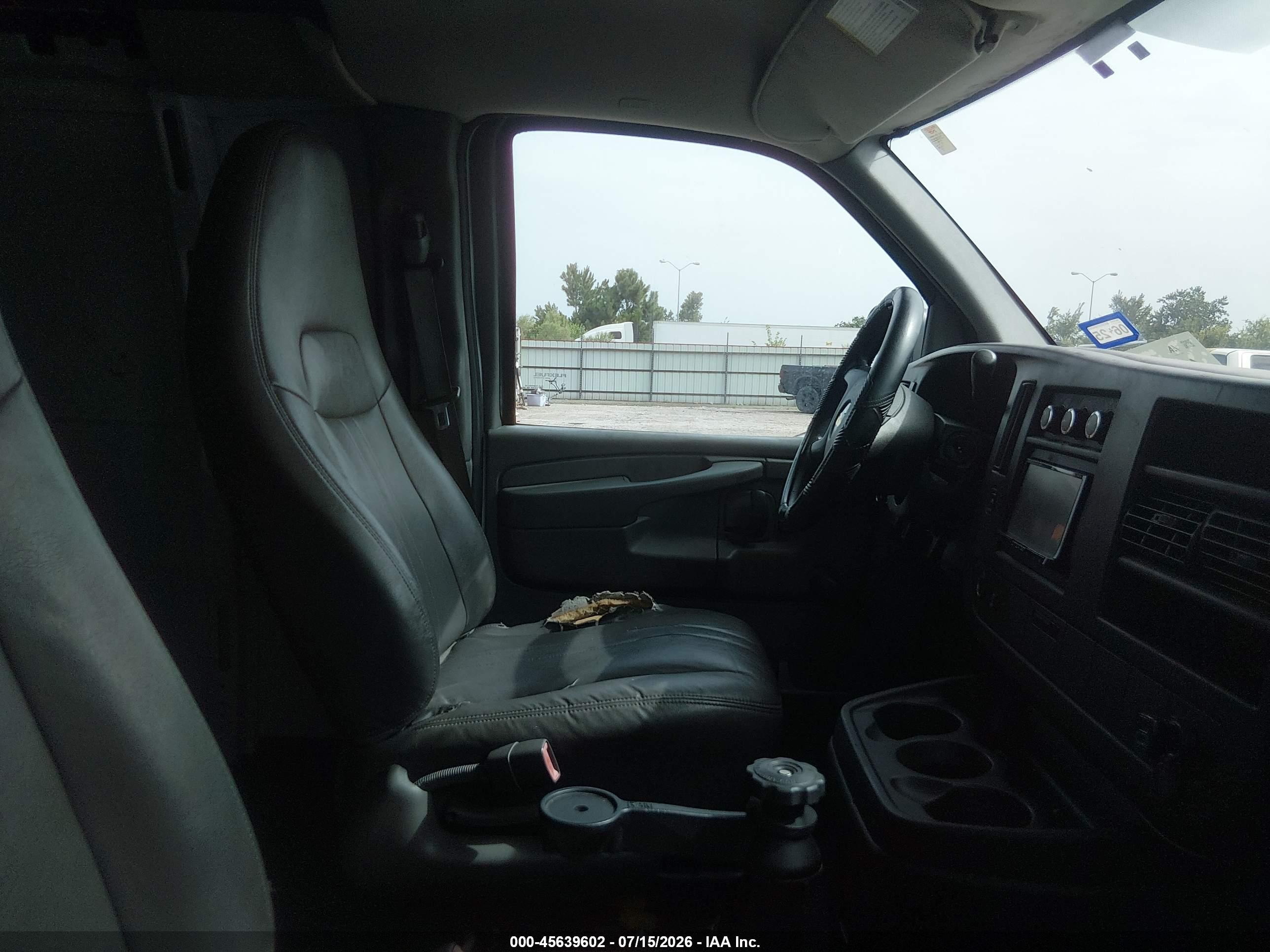 2010 Chevrolet Express 1500 Work Van White vin: 1GCUGADX0A1182904