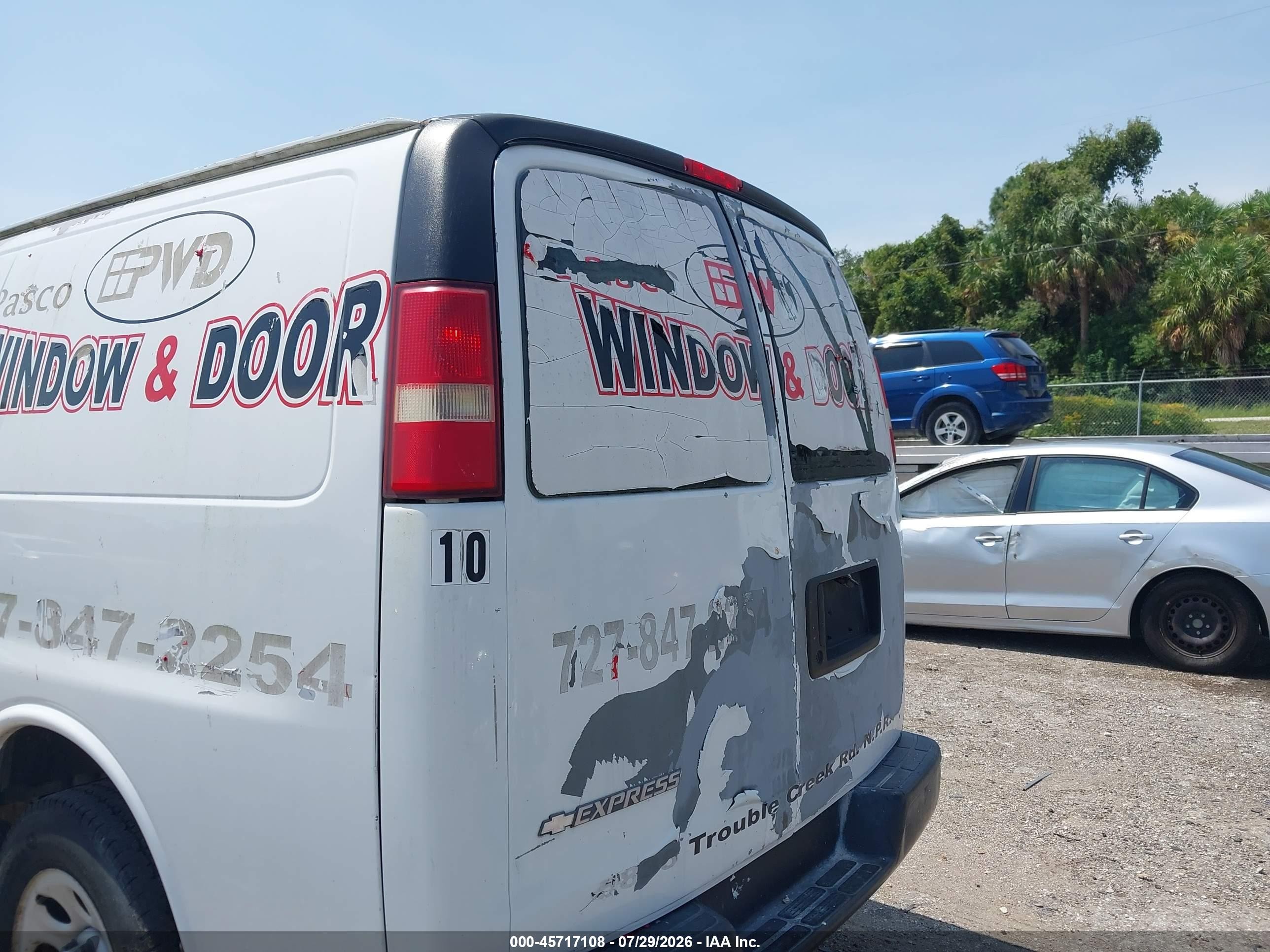 2010 Chevrolet Express 1500 Work Van White vin: 1GCUGADX3A1121935