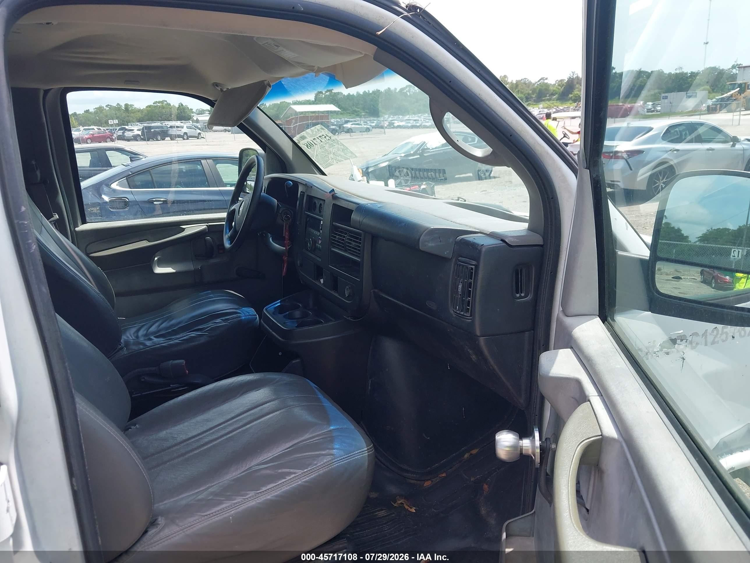 2010 Chevrolet Express 1500 Work Van White vin: 1GCUGADX3A1121935