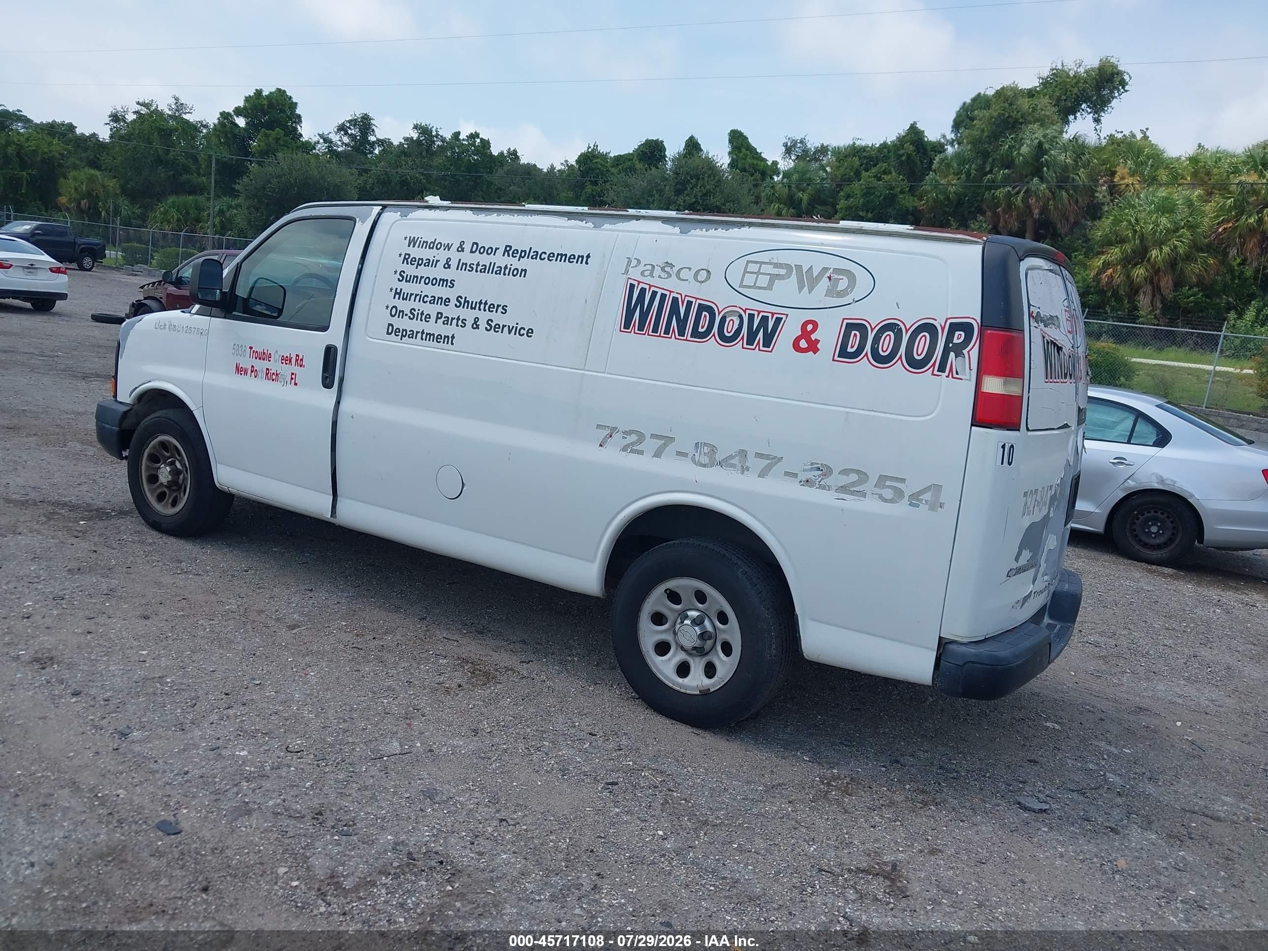 2010 Chevrolet Express 1500 Work Van White vin: 1GCUGADX3A1121935