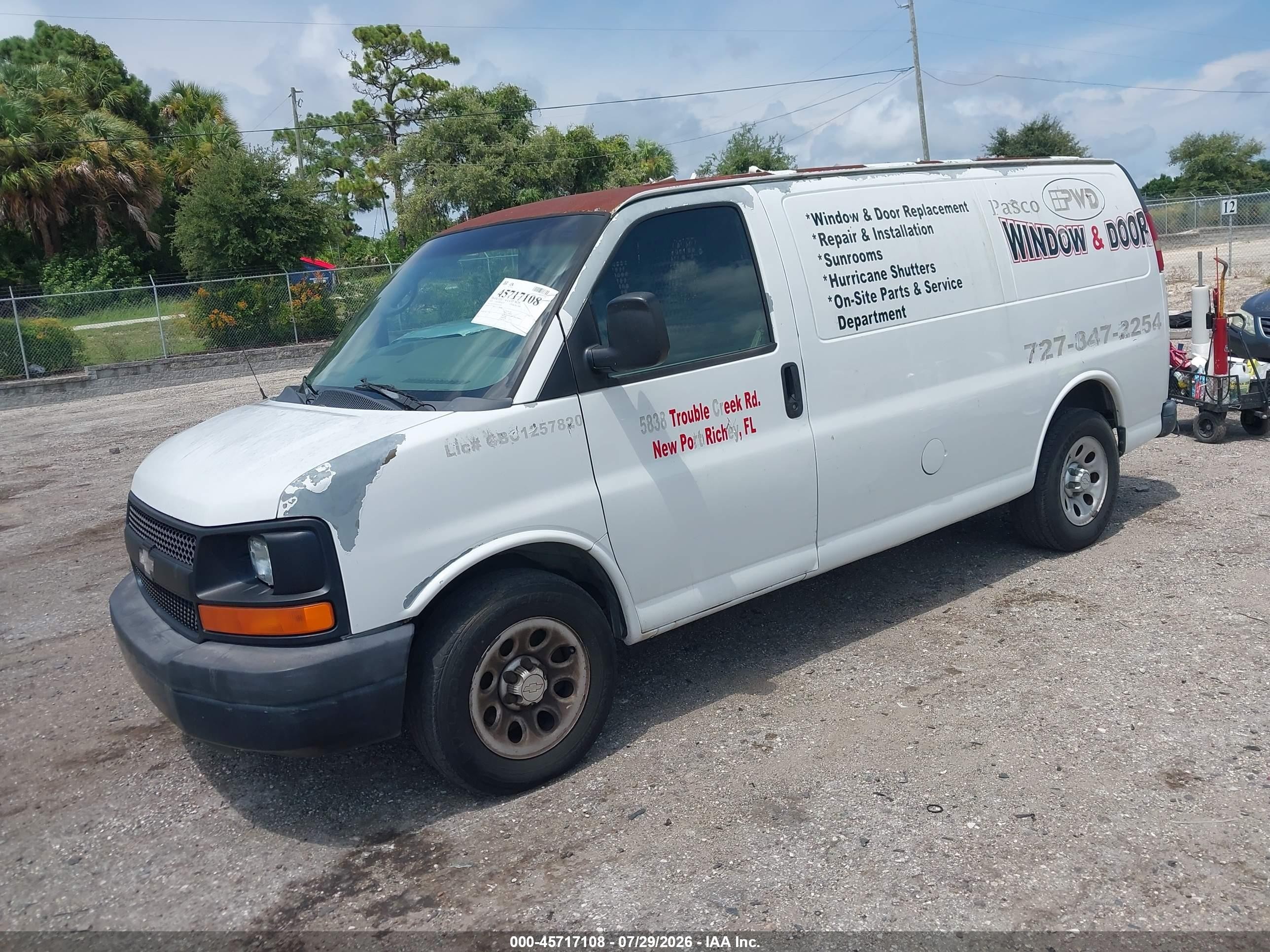 2010 Chevrolet Express 1500 Work Van White vin: 1GCUGADX3A1121935