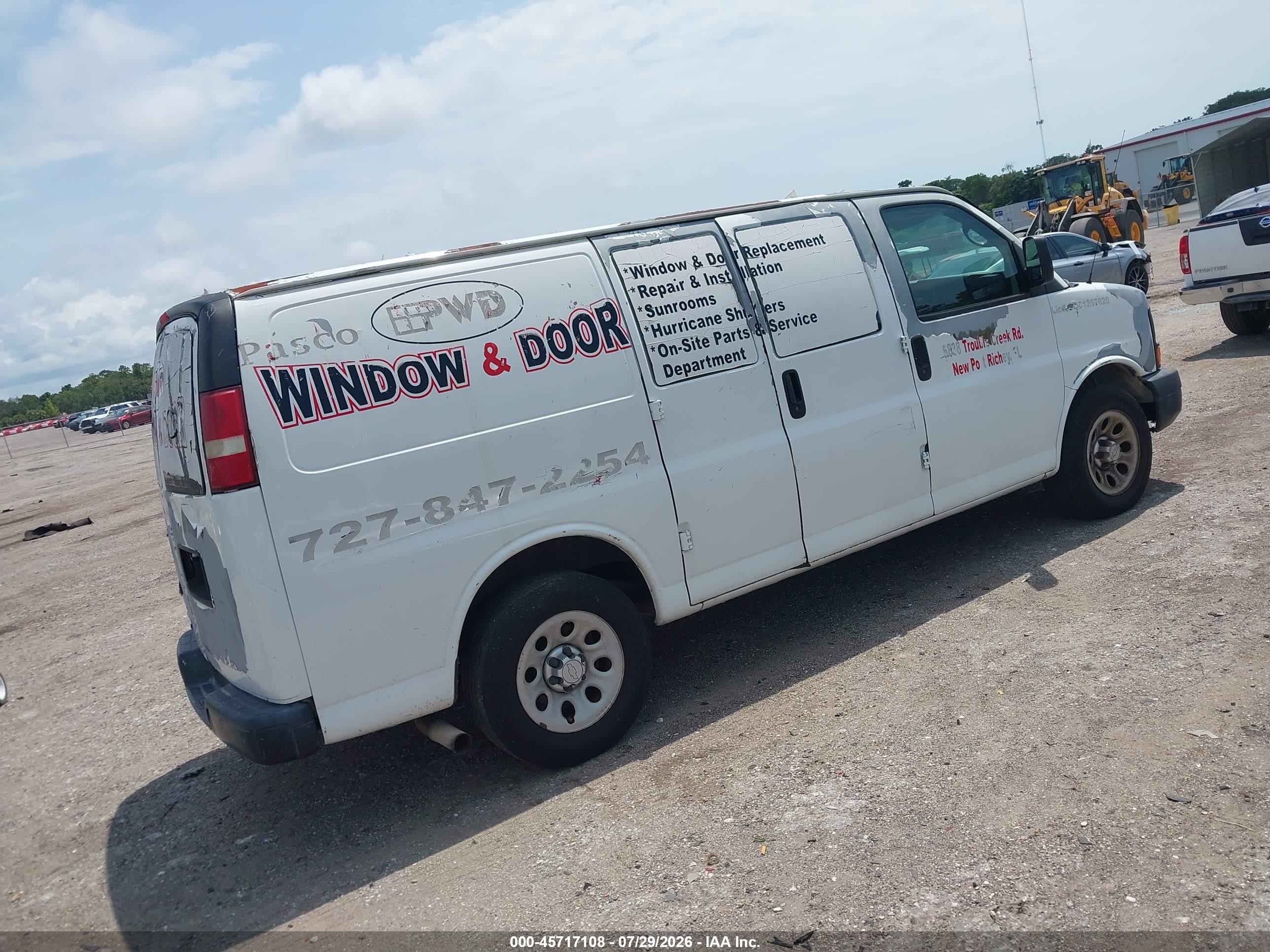 2010 Chevrolet Express 1500 Work Van White vin: 1GCUGADX3A1121935
