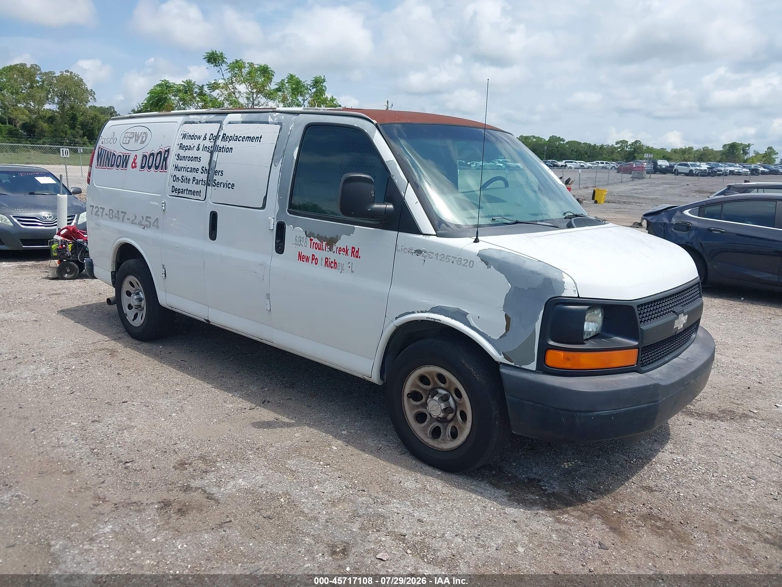 2010 Chevrolet Express 1500 Work Van White vin: 1GCUGADX3A1121935
