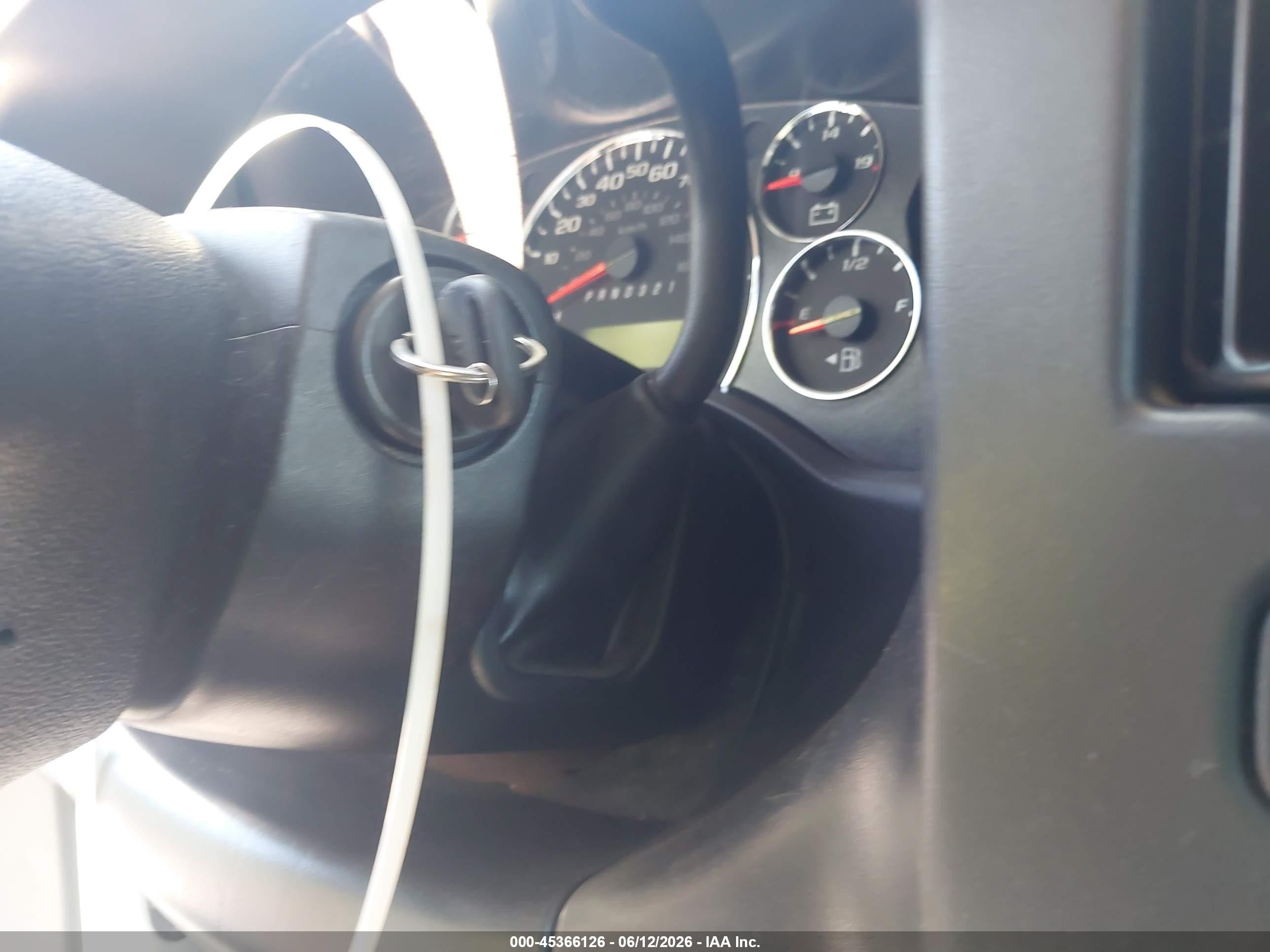2010 Chevrolet Express 1500 Work Van White vin: 1GCUGADX8A1163842