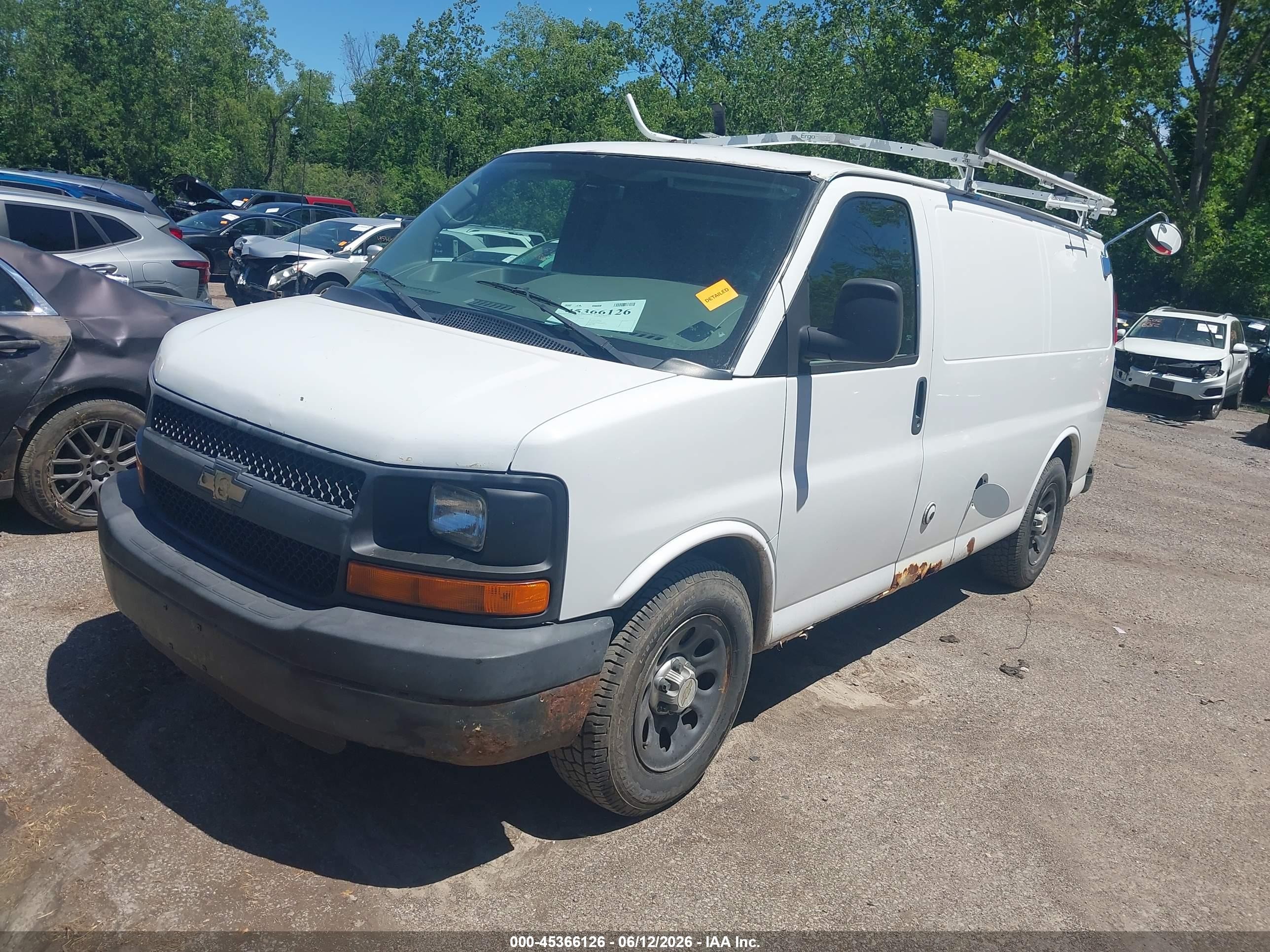 2010 Chevrolet Express 1500 Work Van White vin: 1GCUGADX8A1163842