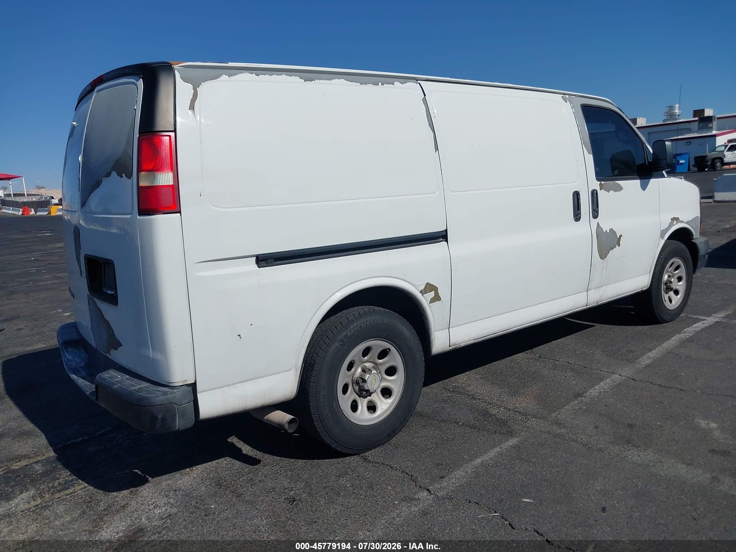 2010 Chevrolet Express 1500 Work Van White vin: 1GCUGADX9A1109403