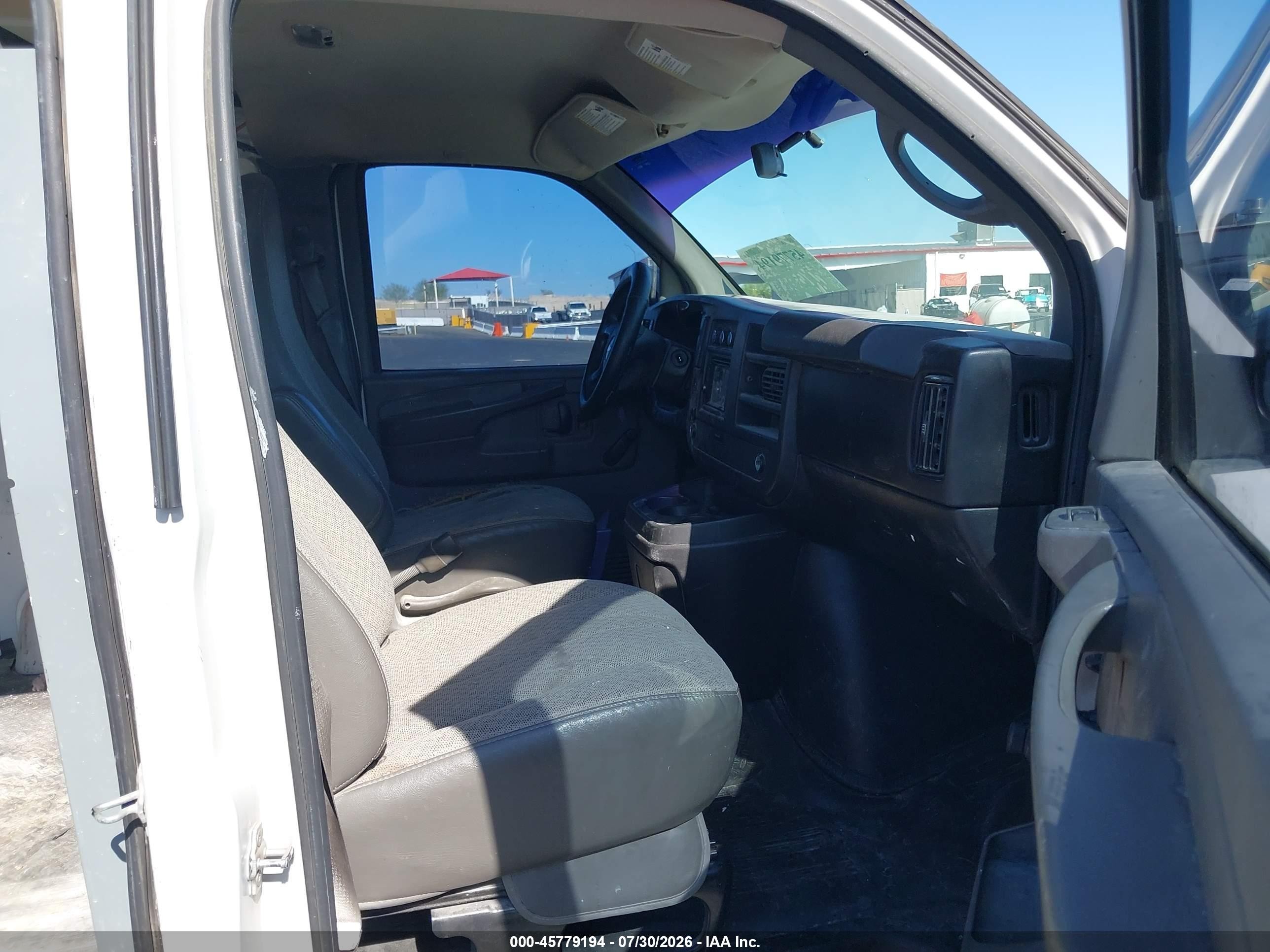 2010 Chevrolet Express 1500 Work Van White vin: 1GCUGADX9A1109403