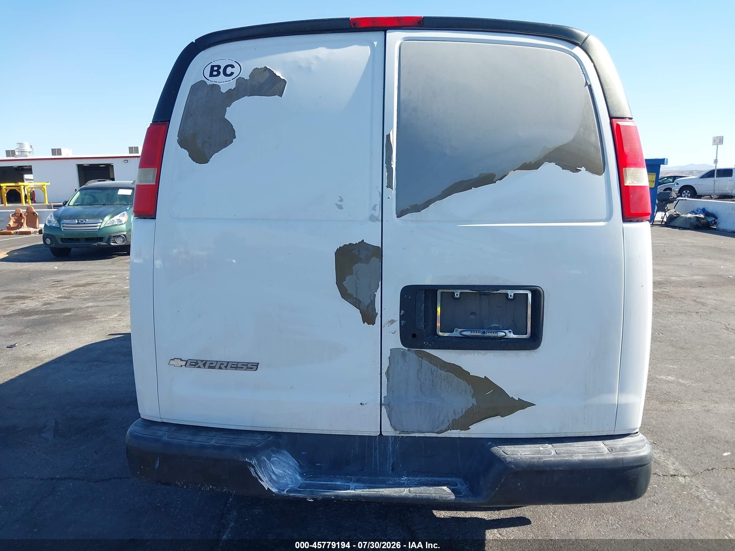 2010 Chevrolet Express 1500 Work Van White vin: 1GCUGADX9A1109403