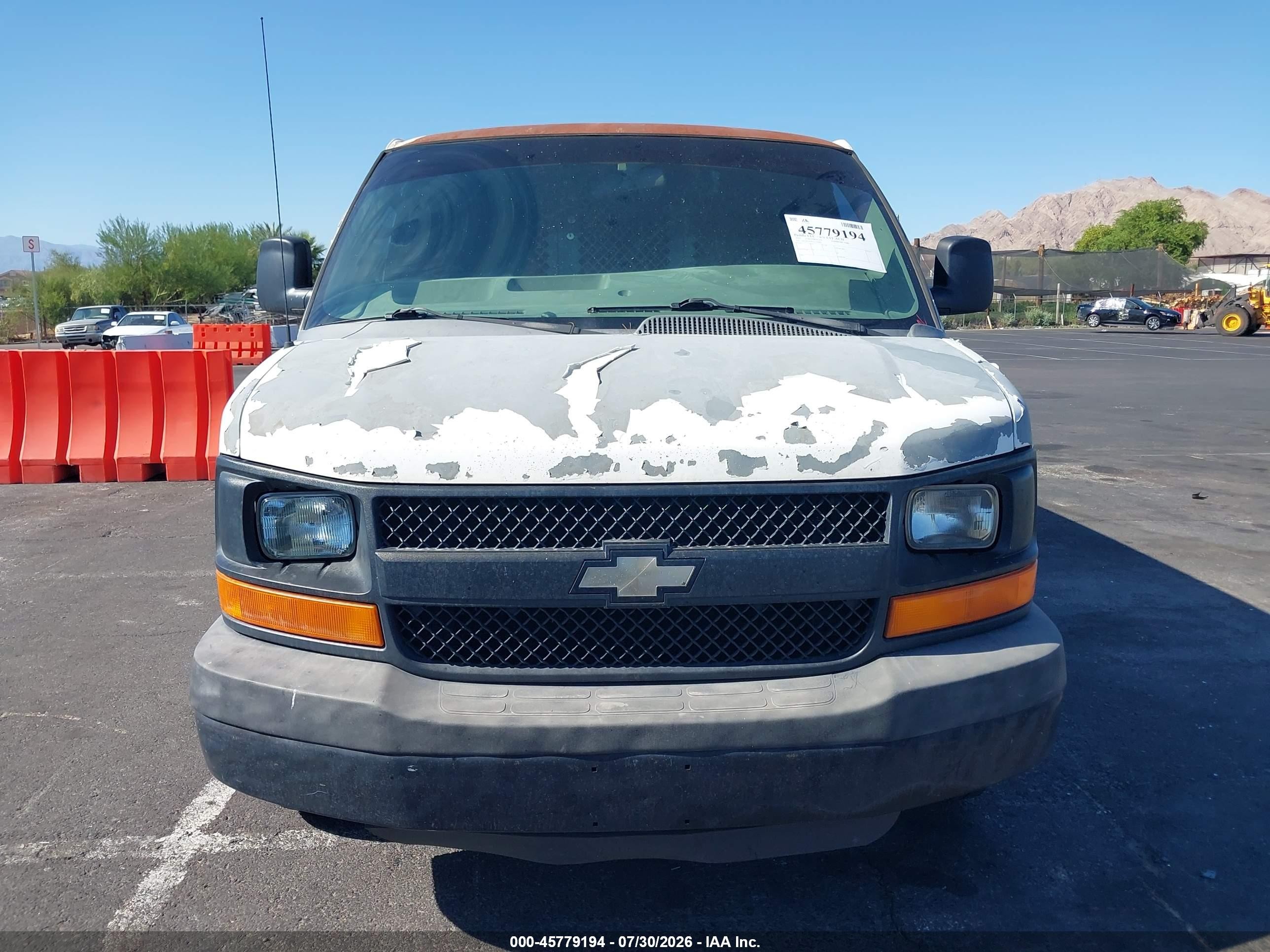 2010 Chevrolet Express 1500 Work Van White vin: 1GCUGADX9A1109403
