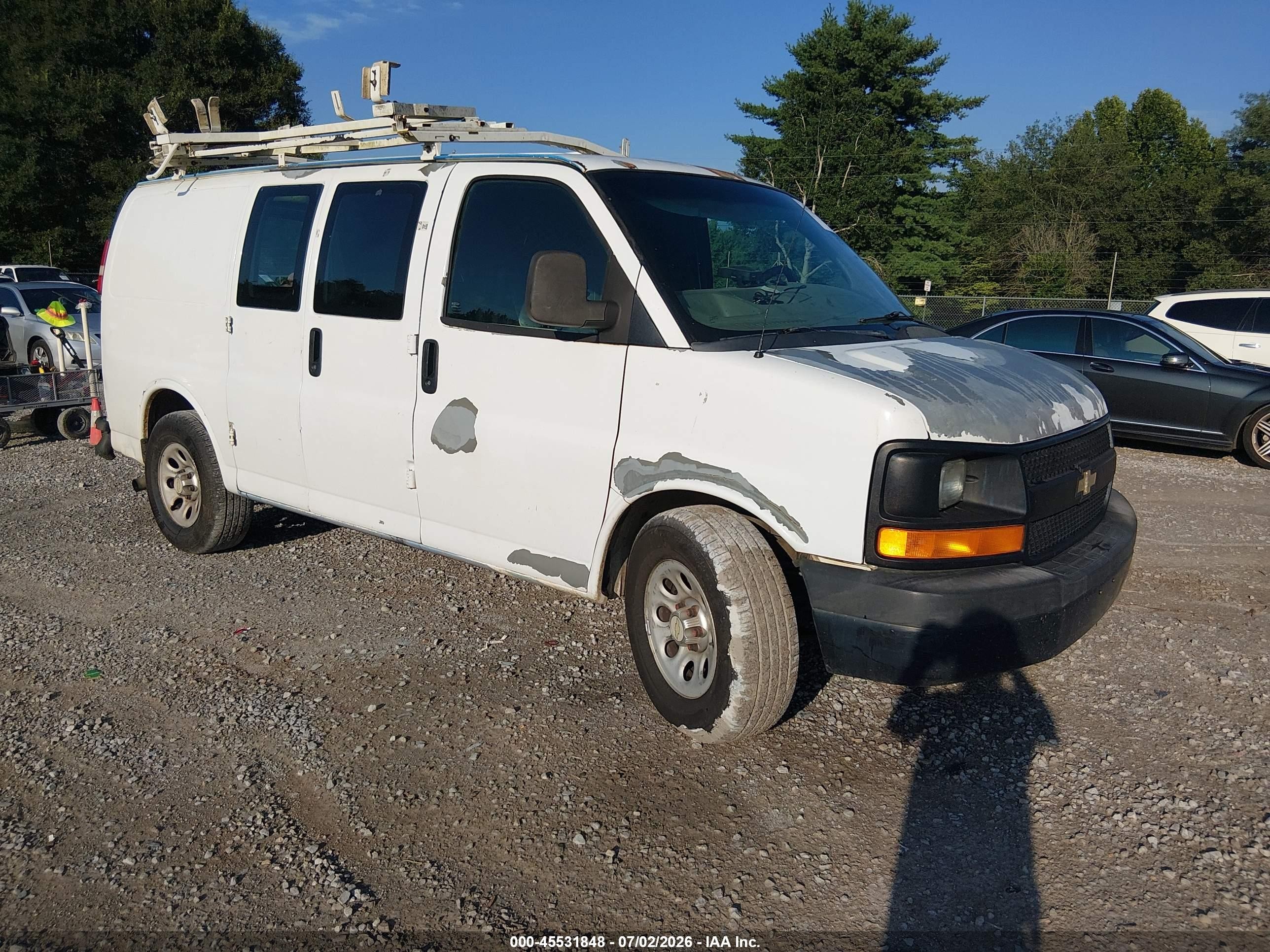 2010 Chevrolet Express 1500 Work Van White vin: 1GCUGADX9A1171643