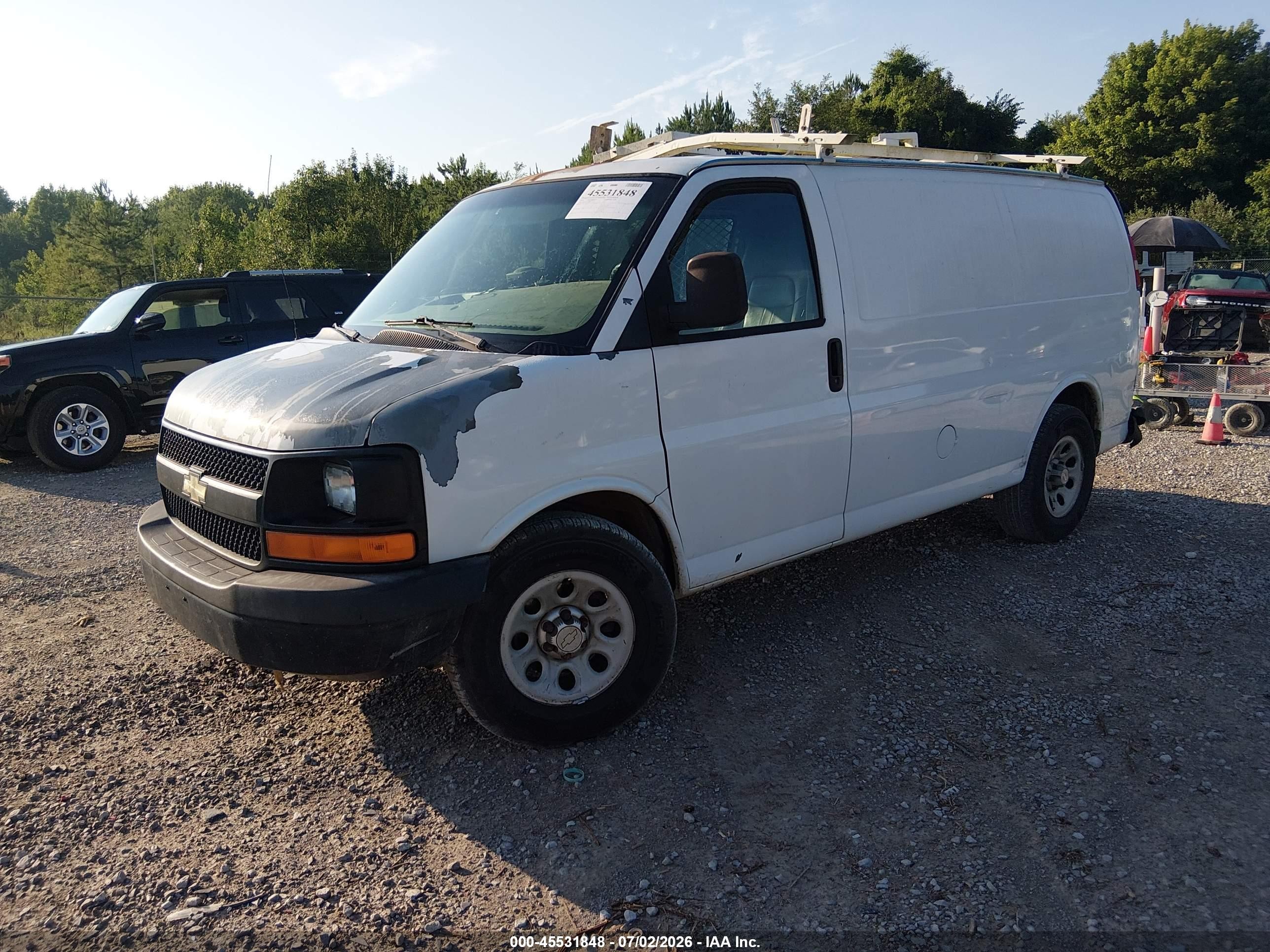 2010 Chevrolet Express 1500 Work Van White vin: 1GCUGADX9A1171643