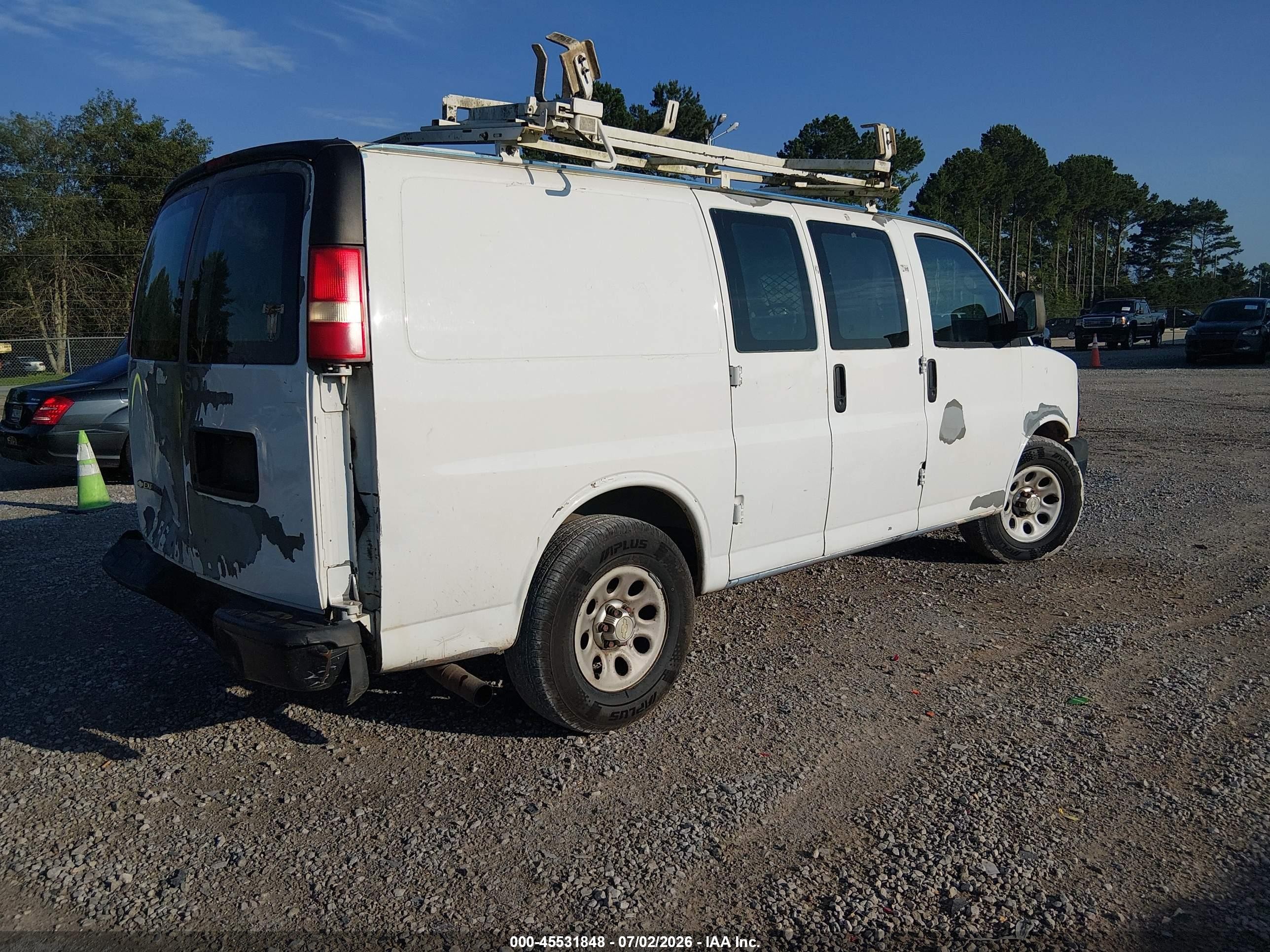 2010 Chevrolet Express 1500 Work Van White vin: 1GCUGADX9A1171643
