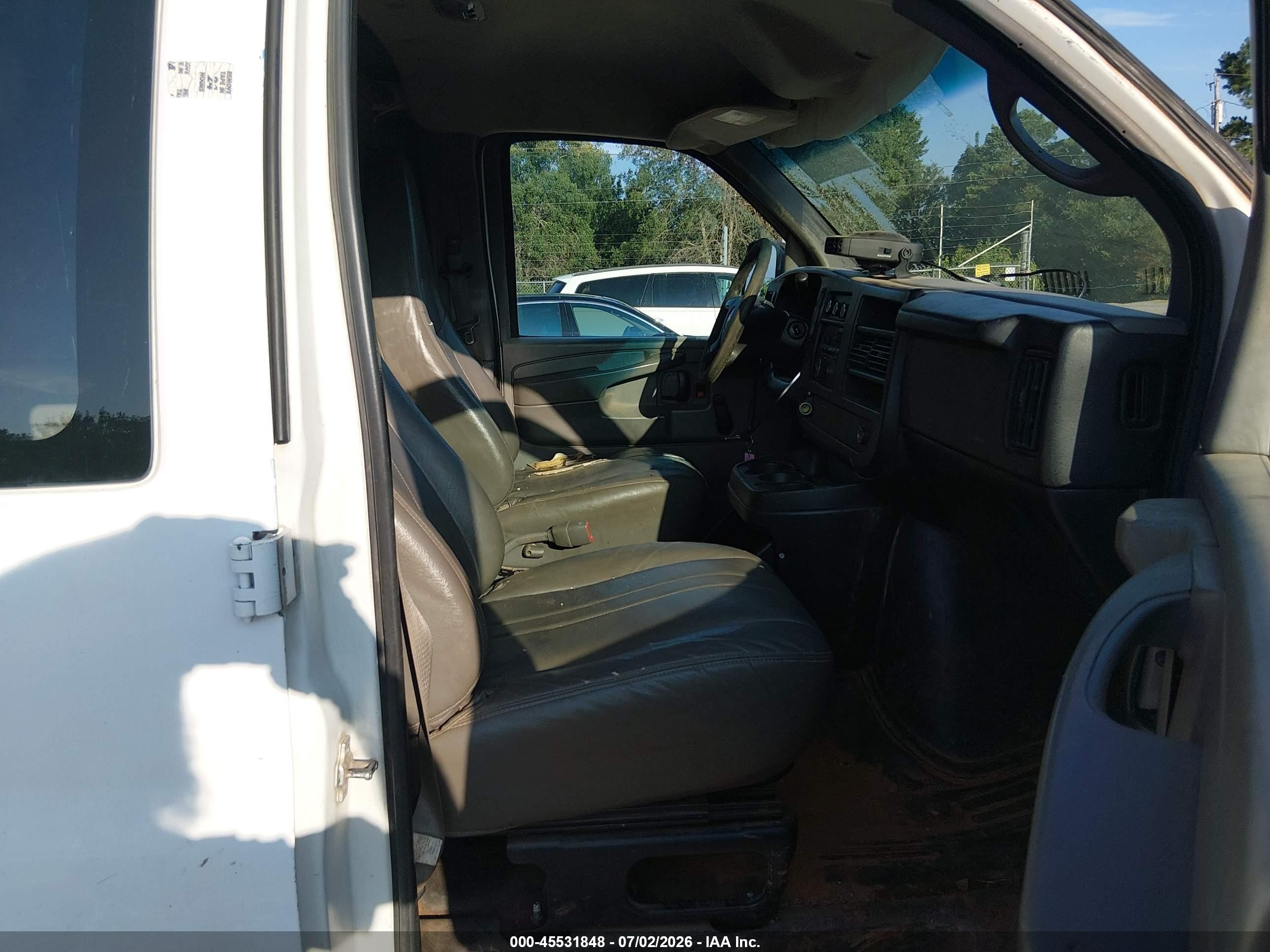 2010 Chevrolet Express 1500 Work Van White vin: 1GCUGADX9A1171643