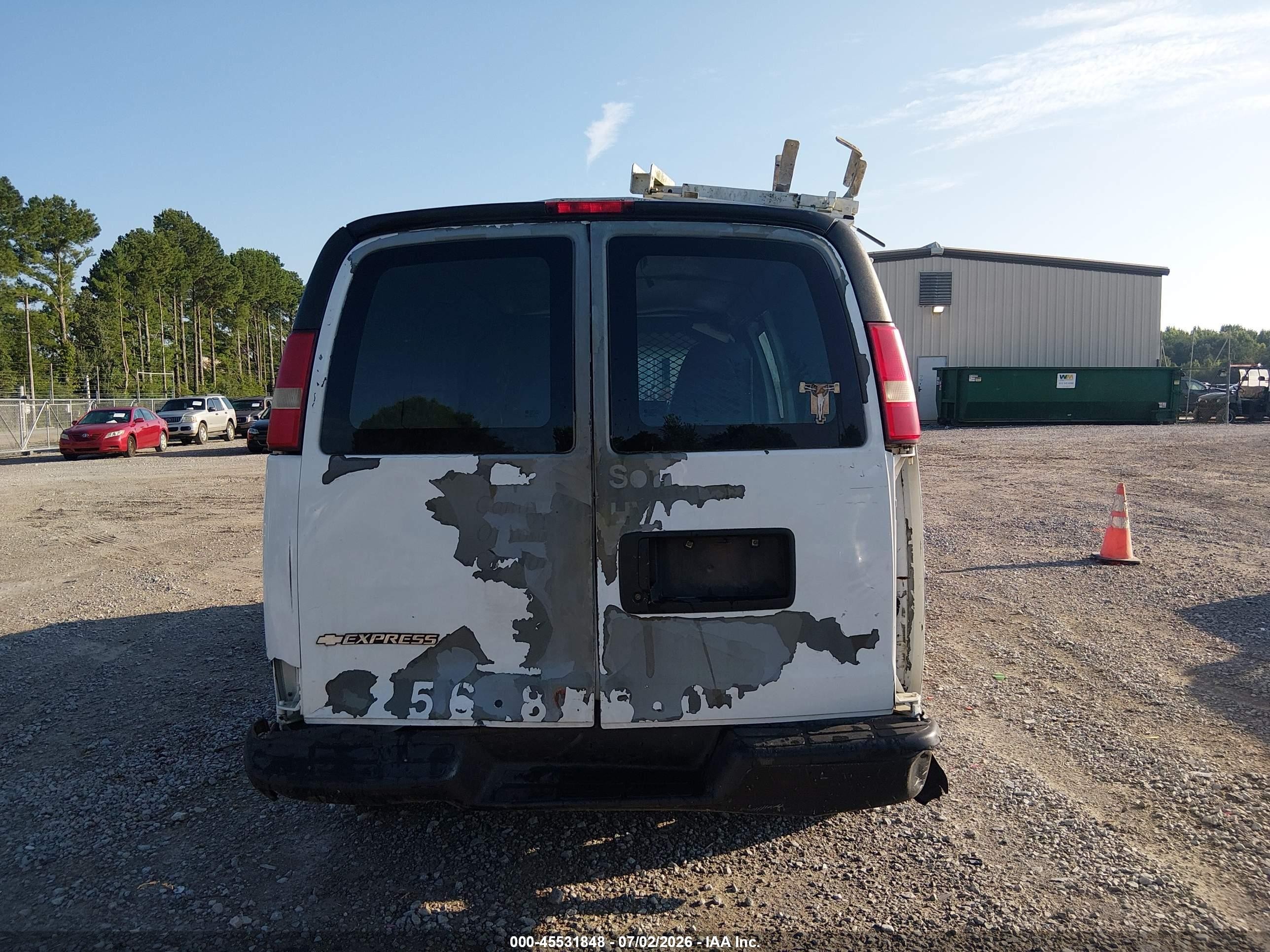 2010 Chevrolet Express 1500 Work Van White vin: 1GCUGADX9A1171643