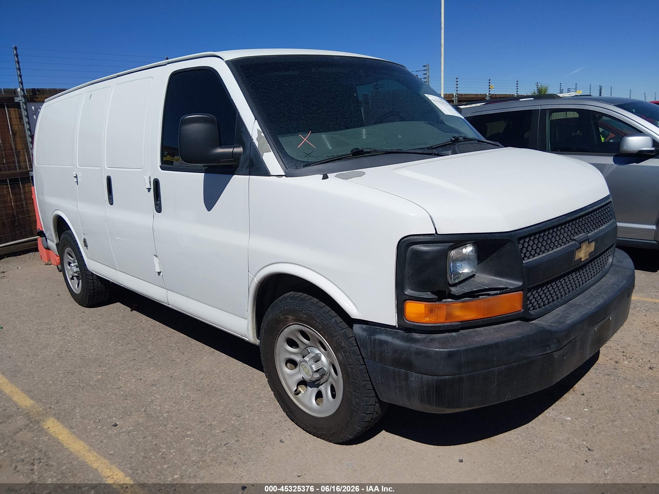 2010 Chevrolet Express 1500 Work Van White vin: 1GCUHAD43A1124675