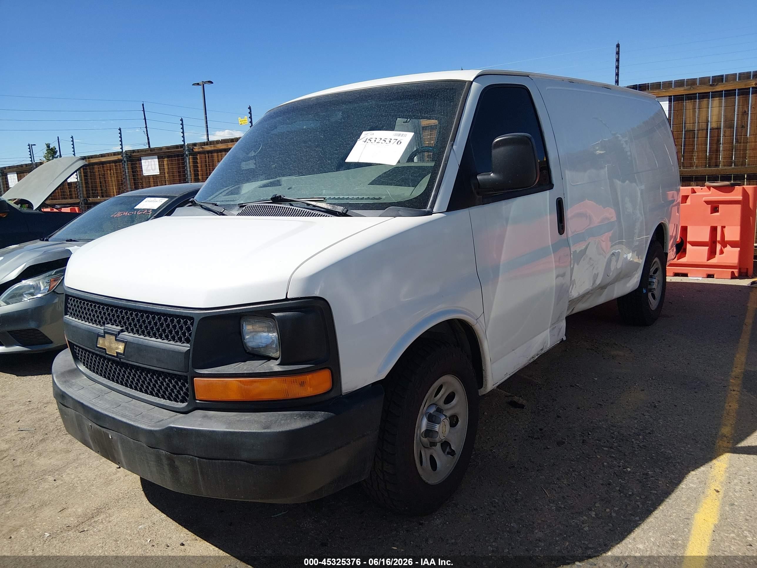 2010 Chevrolet Express 1500 Work Van White vin: 1GCUHAD43A1124675
