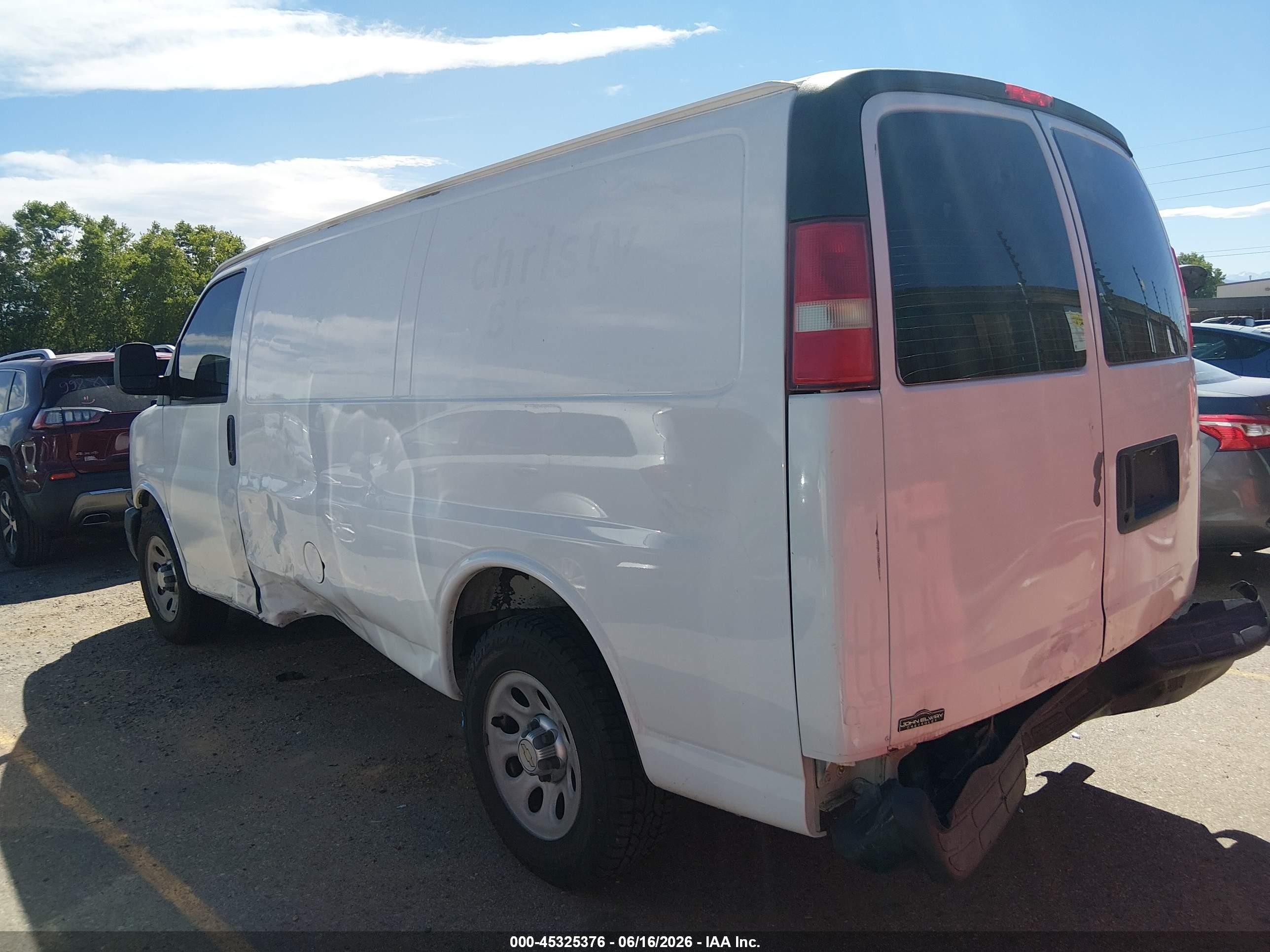 2010 Chevrolet Express 1500 Work Van White vin: 1GCUHAD43A1124675