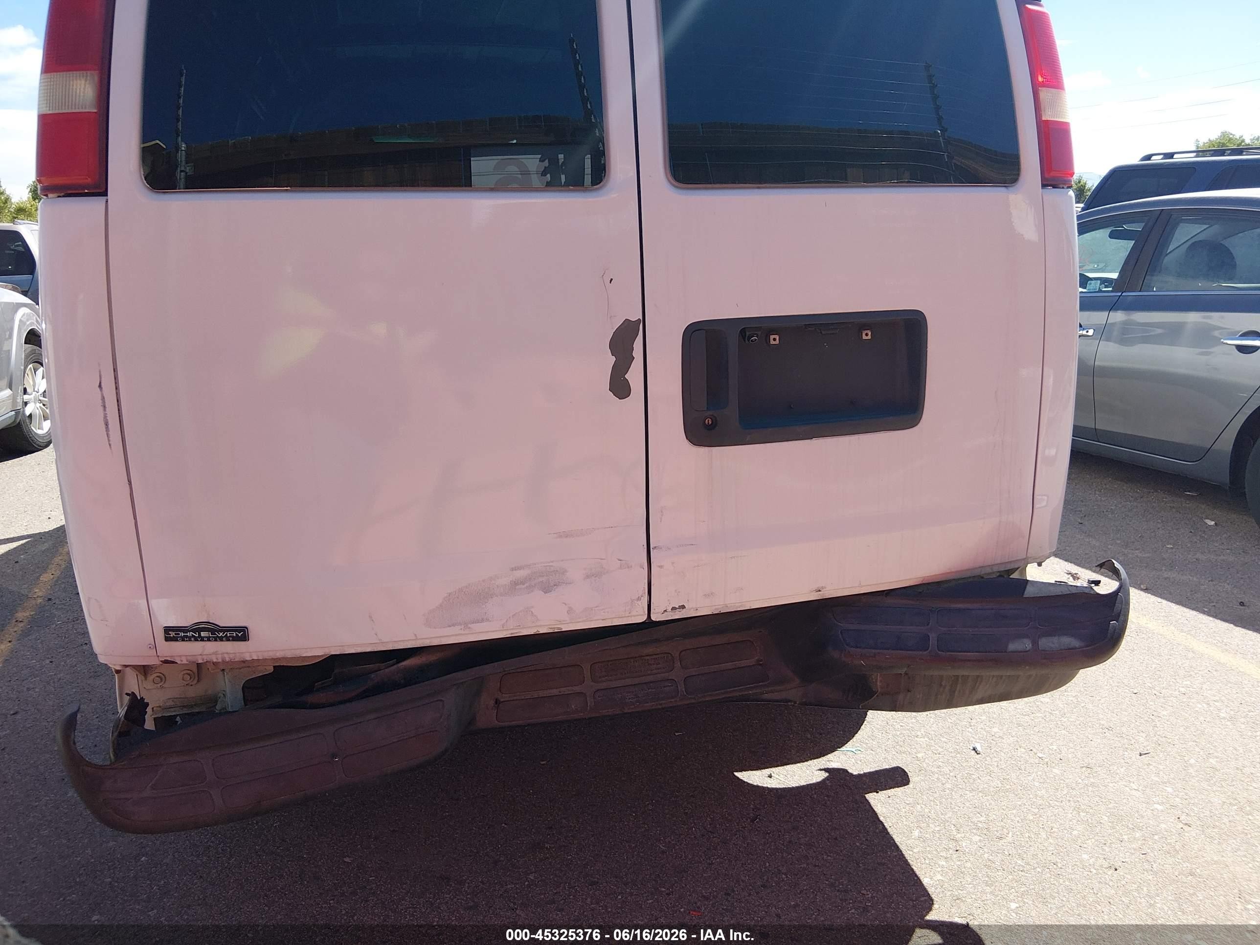 2010 Chevrolet Express 1500 Work Van White vin: 1GCUHAD43A1124675