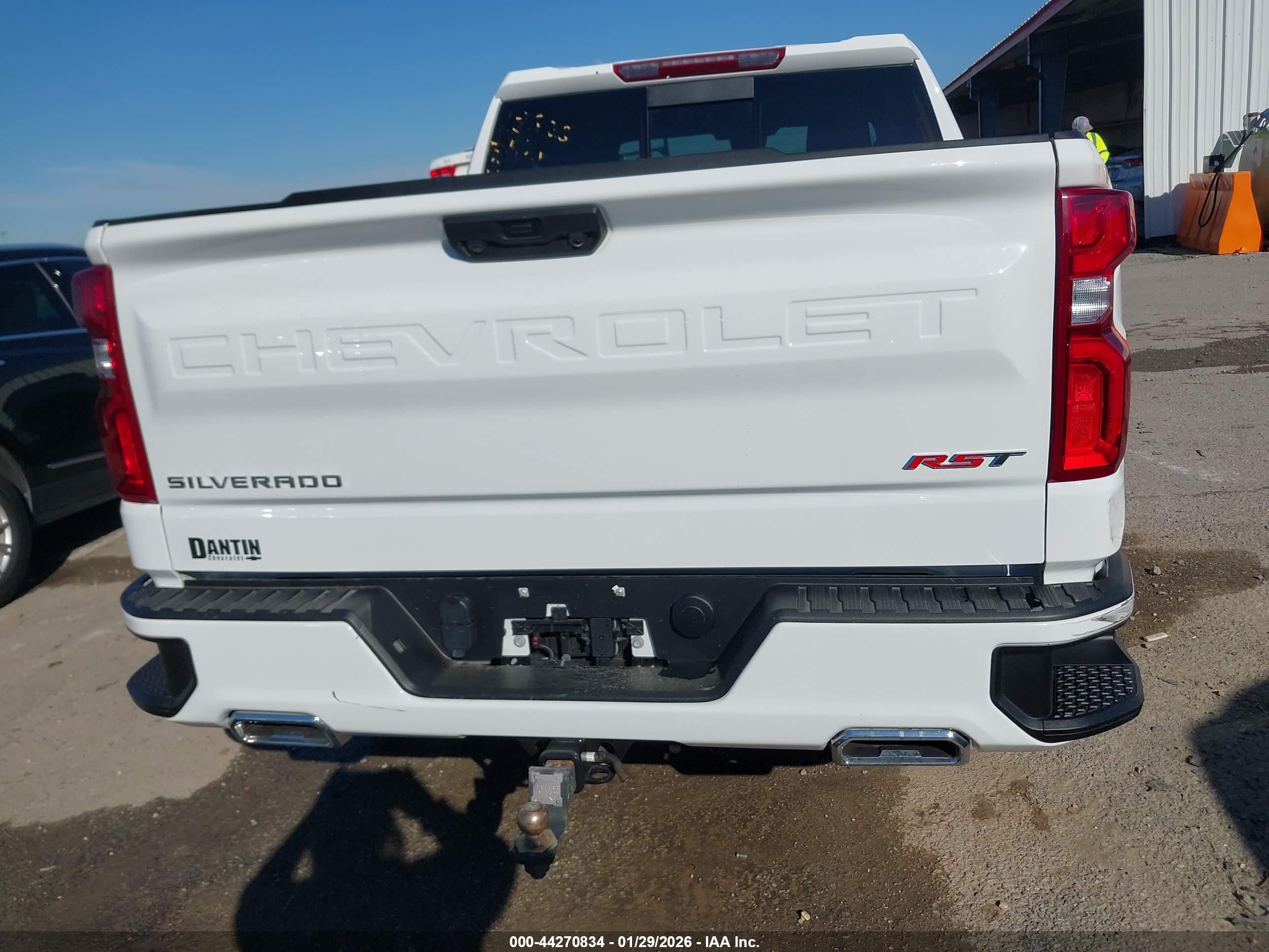 2025 Chevrolet Silverado 1500 4wd  Short Bed Rst Белый vin: 1GCUKEE80SZ208479