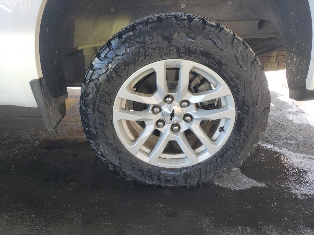 2019 Chevrolet Silverado K1500 Rst White vin: 1GCUYEED9KZ317051 Damage: Left Rear Wheel, Curb Rash, 3 To 4 Inches