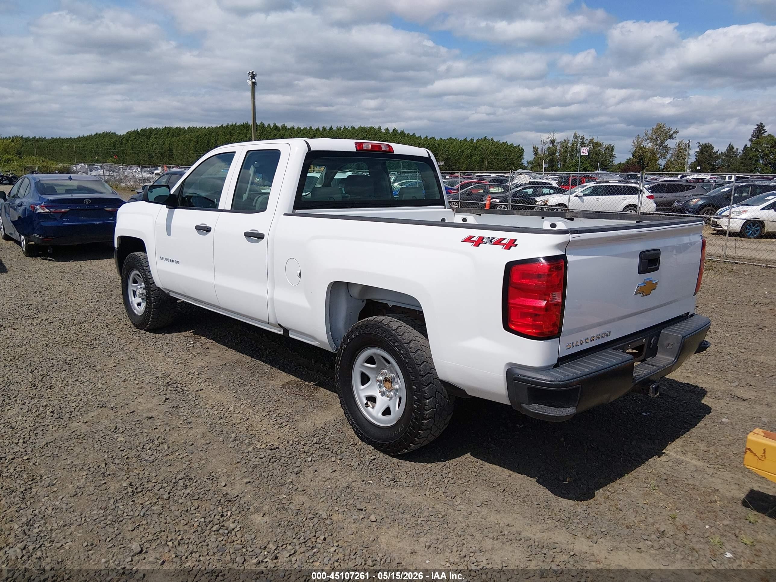 2018 Chevrolet Silverado 1500 Wt Белый vin: 1GCVKNEC4JZ123930