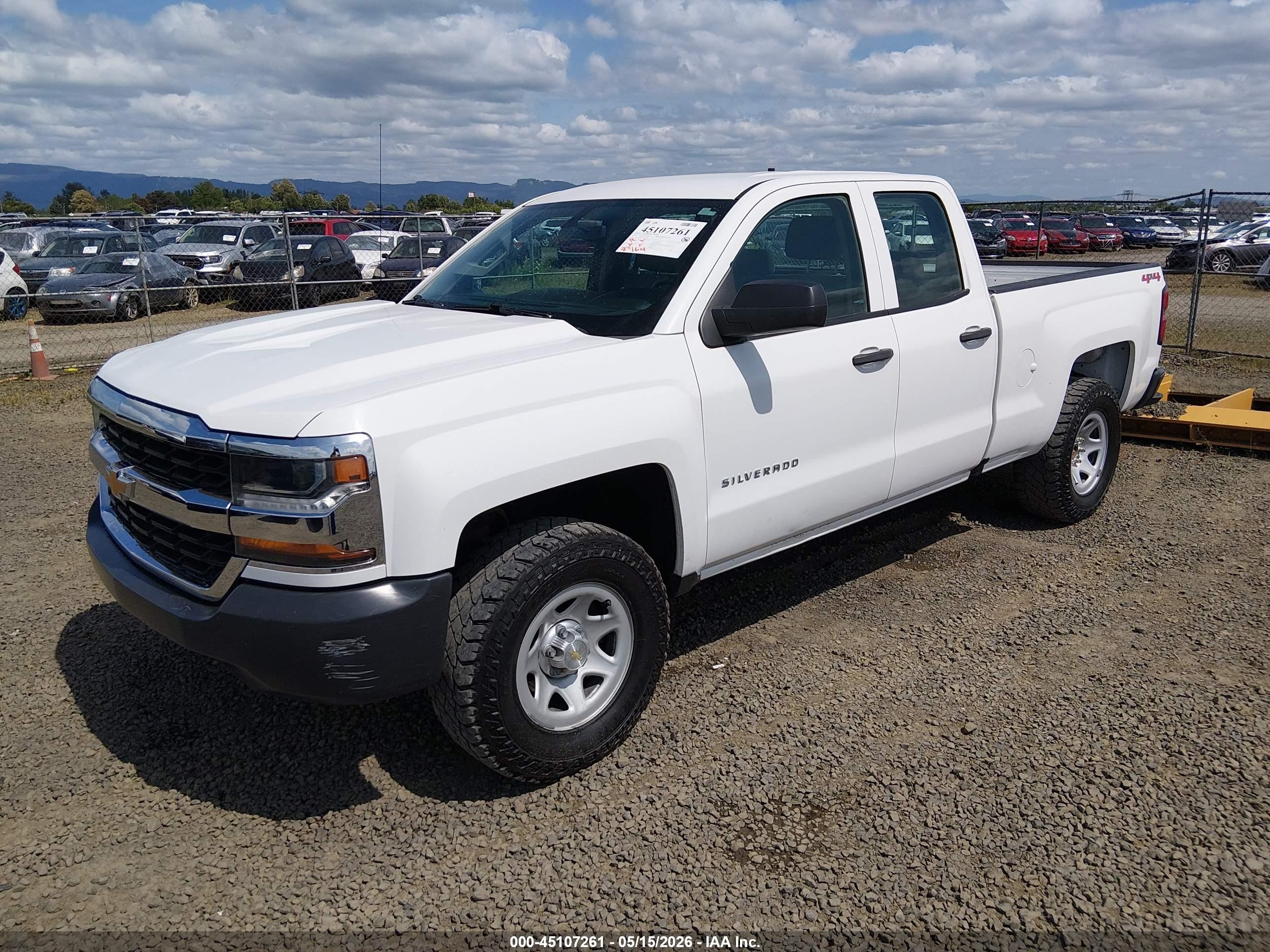 2018 Chevrolet Silverado 1500 Wt Белый vin: 1GCVKNEC4JZ123930