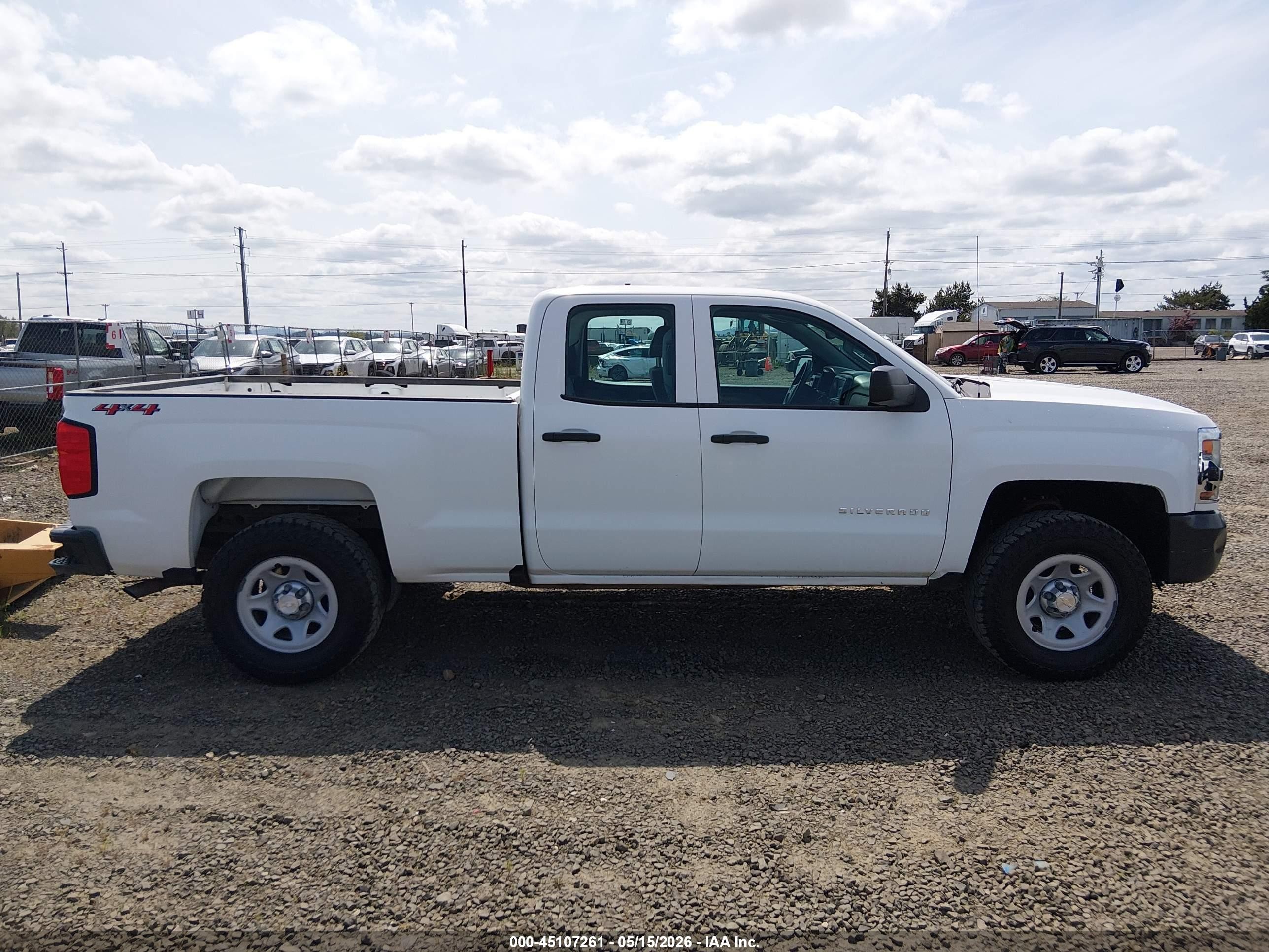 2018 Chevrolet Silverado 1500 Wt Белый vin: 1GCVKNEC4JZ123930