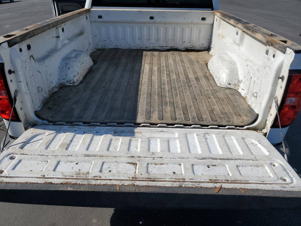 2015 Chevrolet Silverado K1500 White vin: 1GCVKPEC9FZ218499 Damage: Inside Bed, Multiple Scratches Heavy, 10 Or More