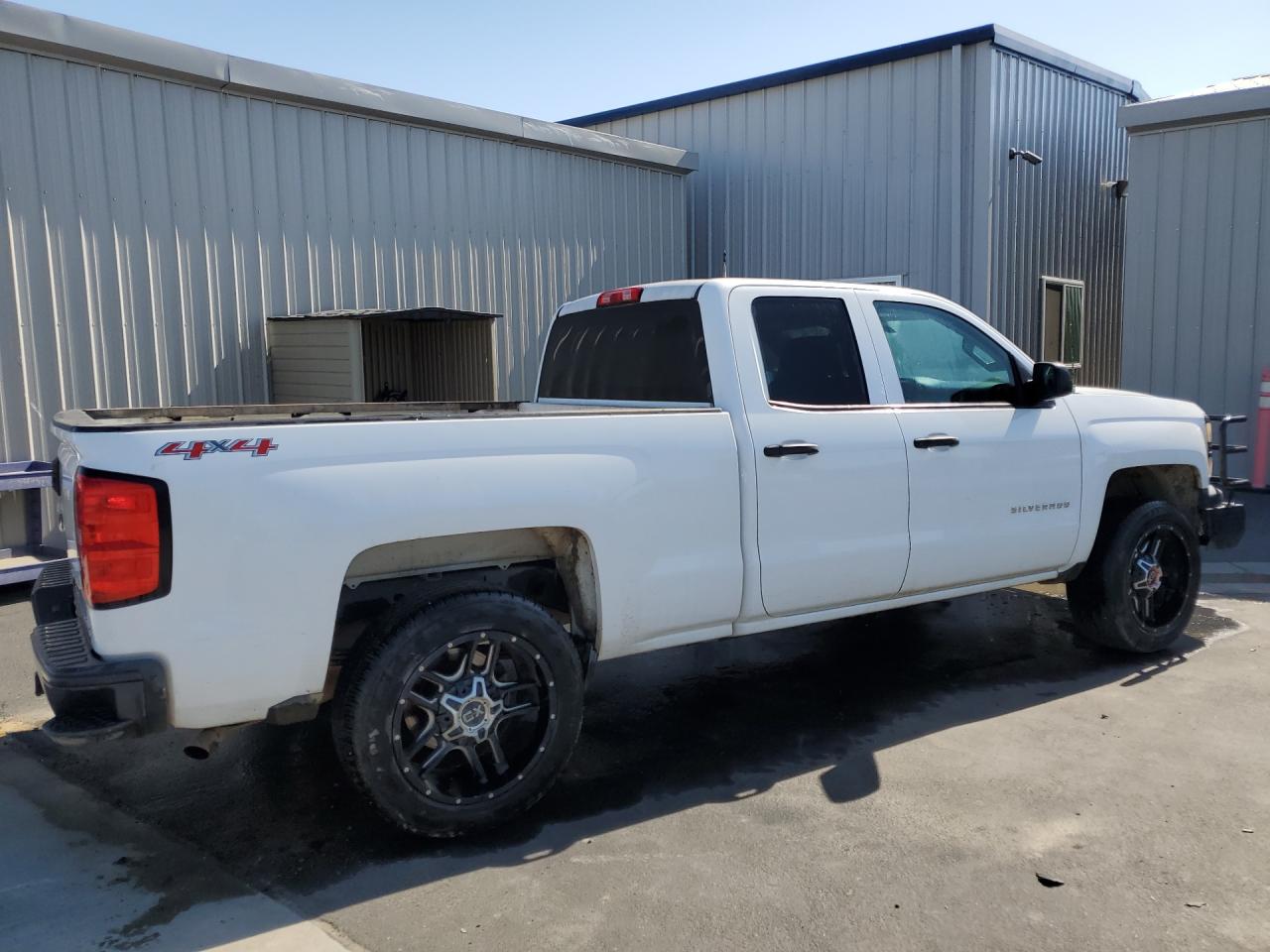2015 Chevrolet Silverado K1500 White vin: 1GCVKPEC9FZ218499 Damage: Right Bed Side, Dent(S) W/No Paint Dmg, 1/2 To 1 Inch