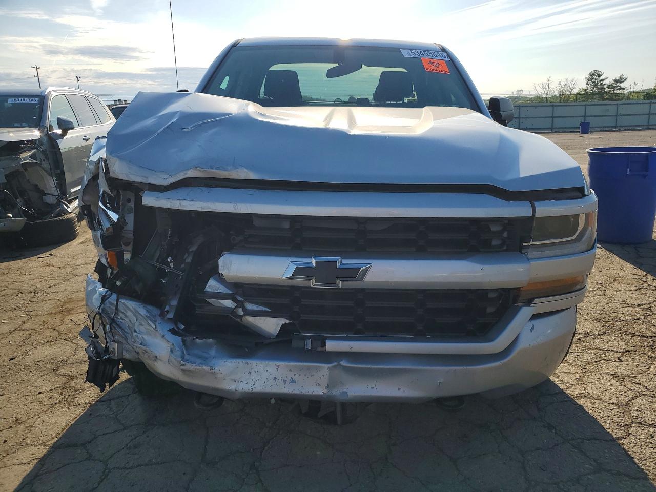 2017 Chevrolet Silverado K1500 Custom Серебряный vin: 1GCVKPECXHZ201360
