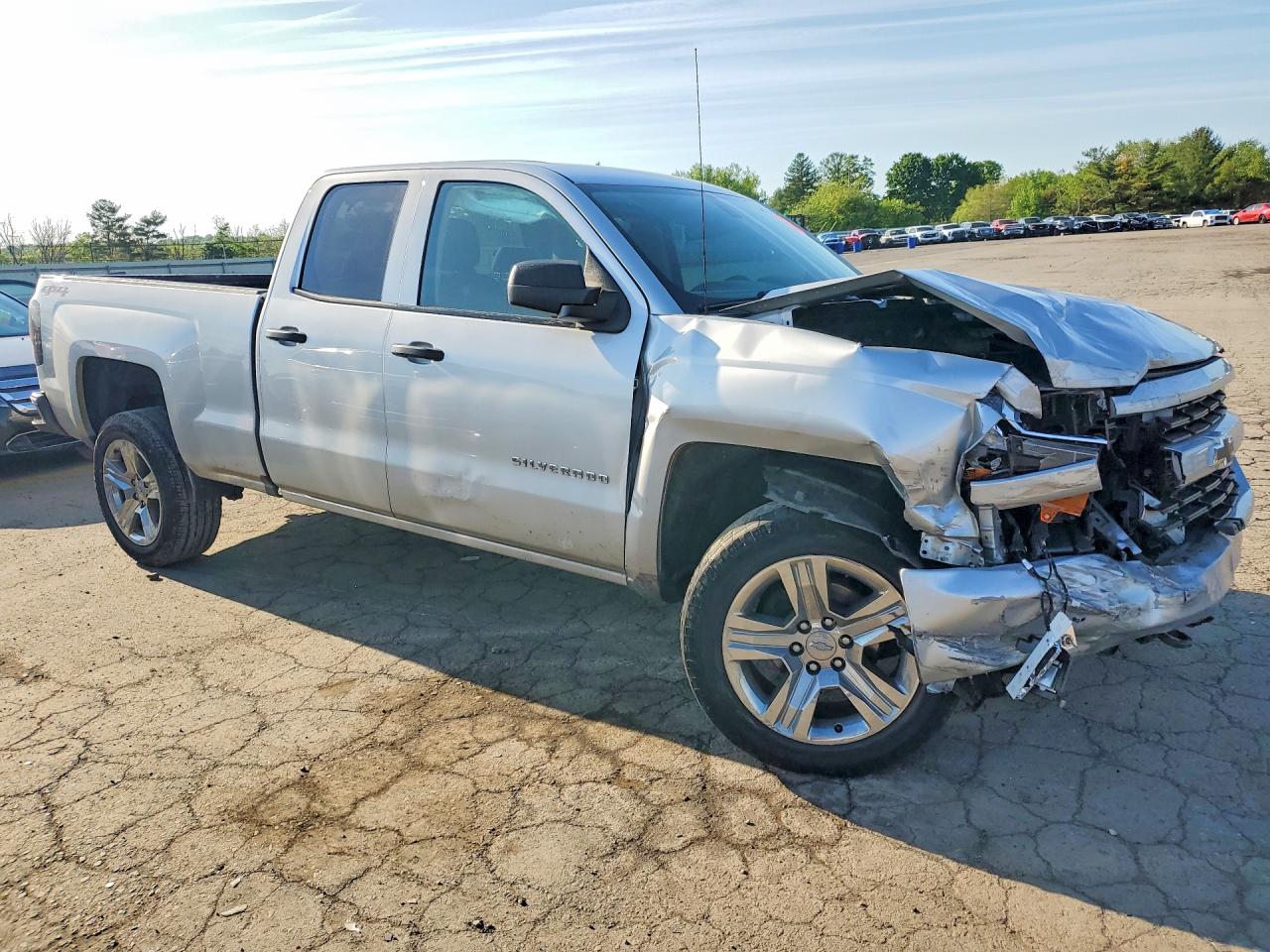 2017 Chevrolet Silverado K1500 Custom Серебряный vin: 1GCVKPECXHZ201360