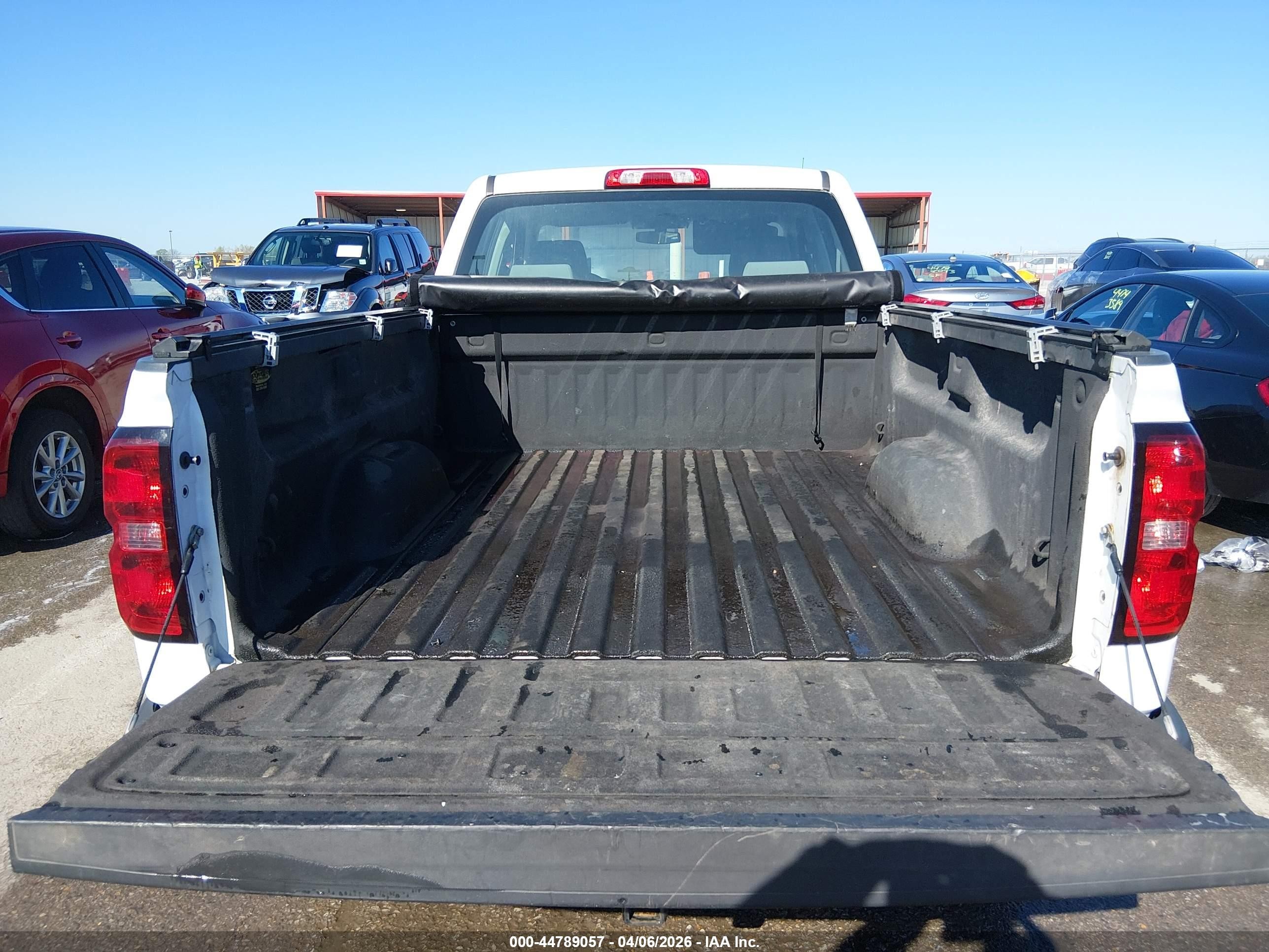 2015 Chevrolet Silverado 1500 Wt White vin: 1GCVKPEH2FZ400167