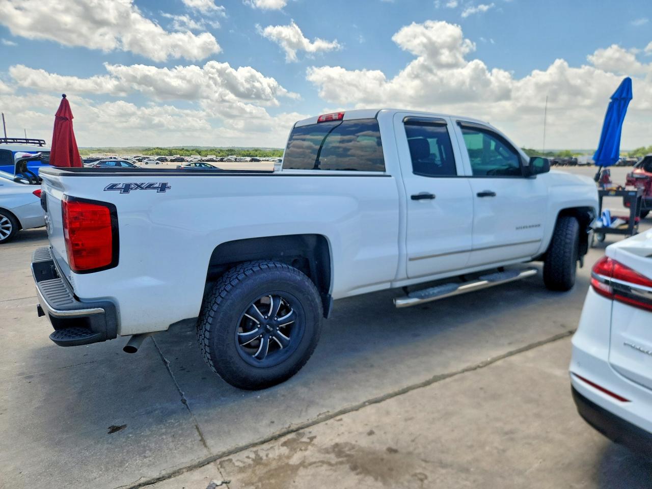 2014 Chevrolet Silverado K1500 Lt White vin: 1GCVKREC0EZ379219