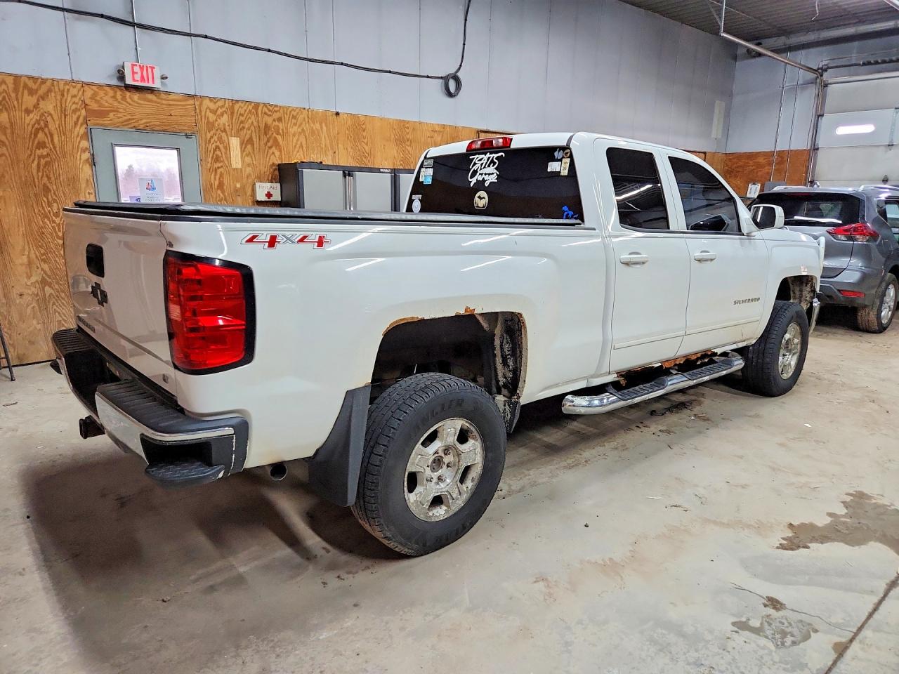 2015 Chevrolet Silverado K1500 Lt Белый vin: 1GCVKREC0FZ255033