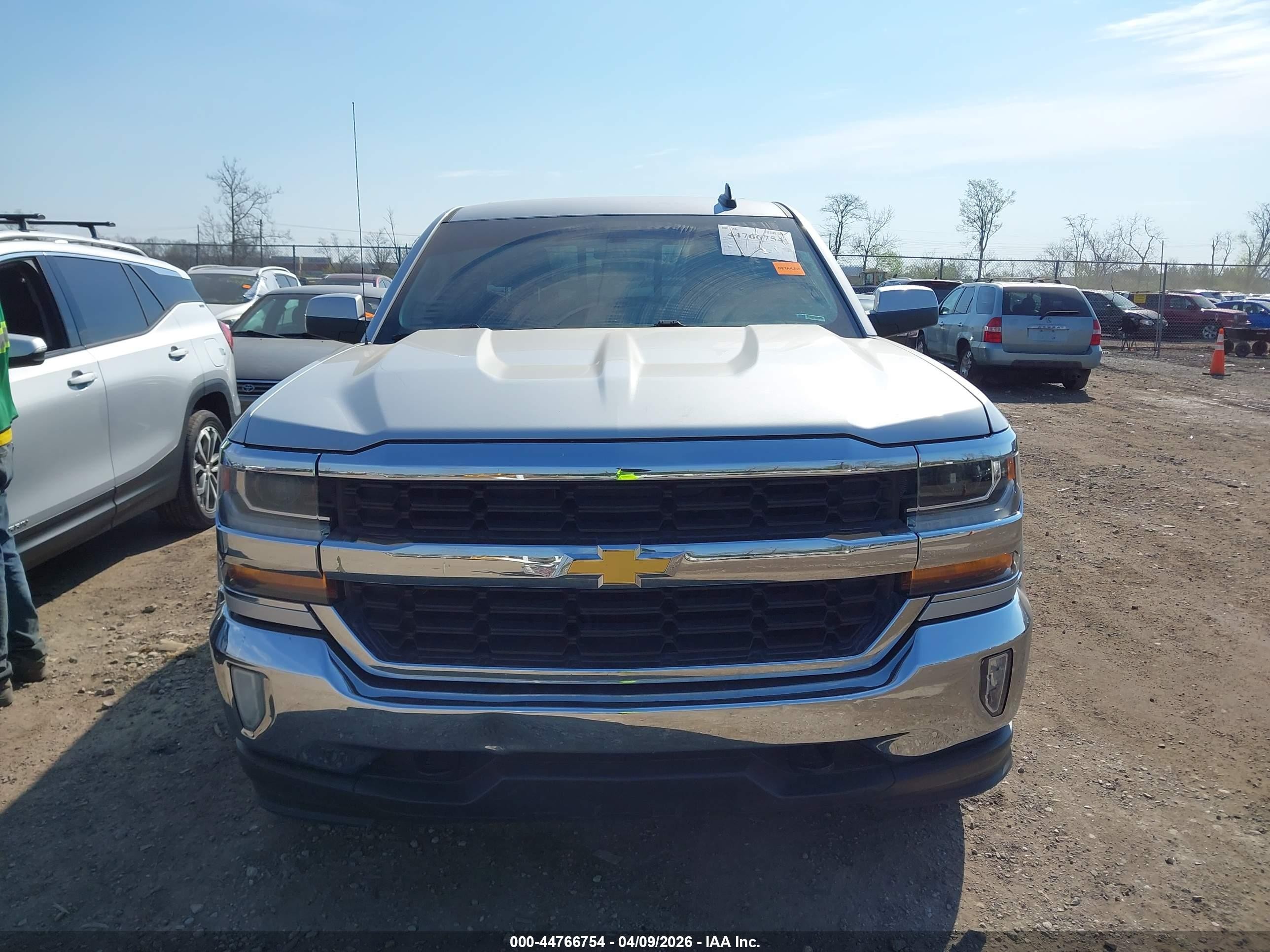 2016 Chevrolet Silverado 1500 1lt Серебряный vin: 1GCVKREC0GZ118725