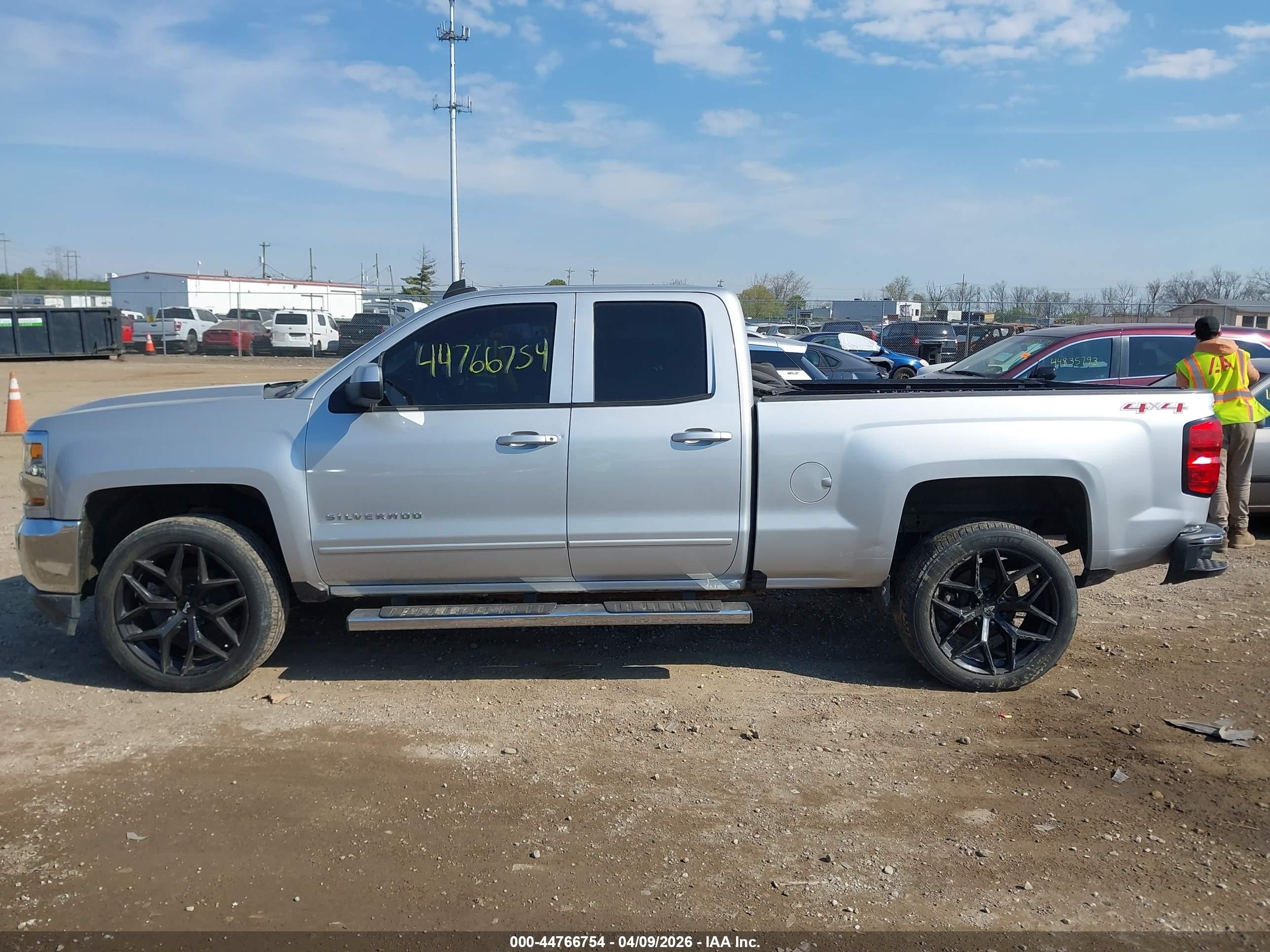2016 Chevrolet Silverado 1500 1lt Серебряный vin: 1GCVKREC0GZ118725