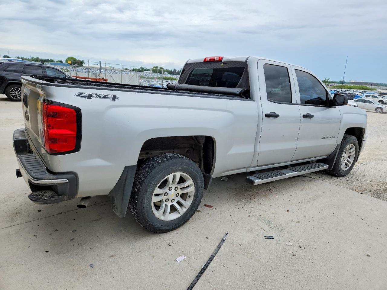 2014 Chevrolet Silverado K1500 Lt Серебряный vin: 1GCVKREC1EZ378998