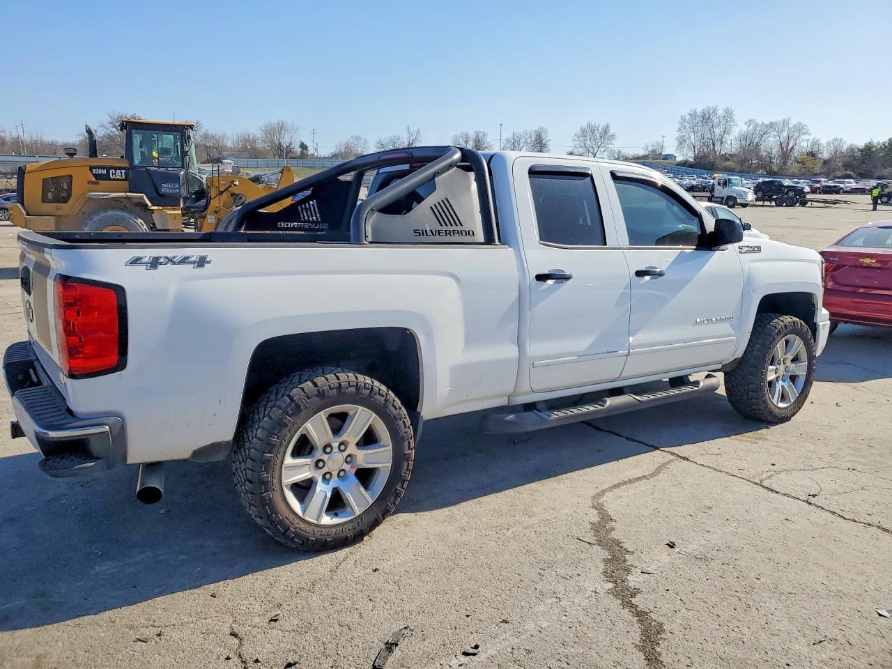 2015 Chevrolet Silverado K1500 Lt Белый vin: 1GCVKREC1FZ223661