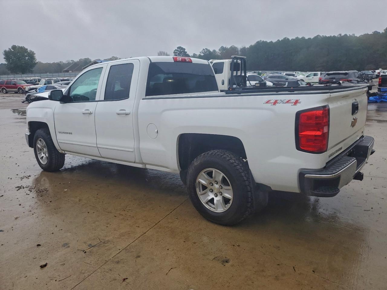 2015 Chevrolet Silverado K1500 Lt White vin: 1GCVKREC1FZ369137