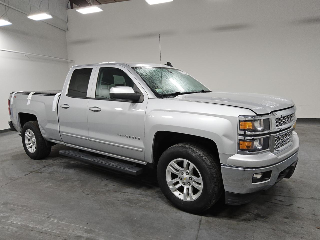 2015 Chevrolet Silverado K1500 Lt Silver vin: 1GCVKREC2FZ175118 Damage: Right Front Tire, Worn, Replacement Required