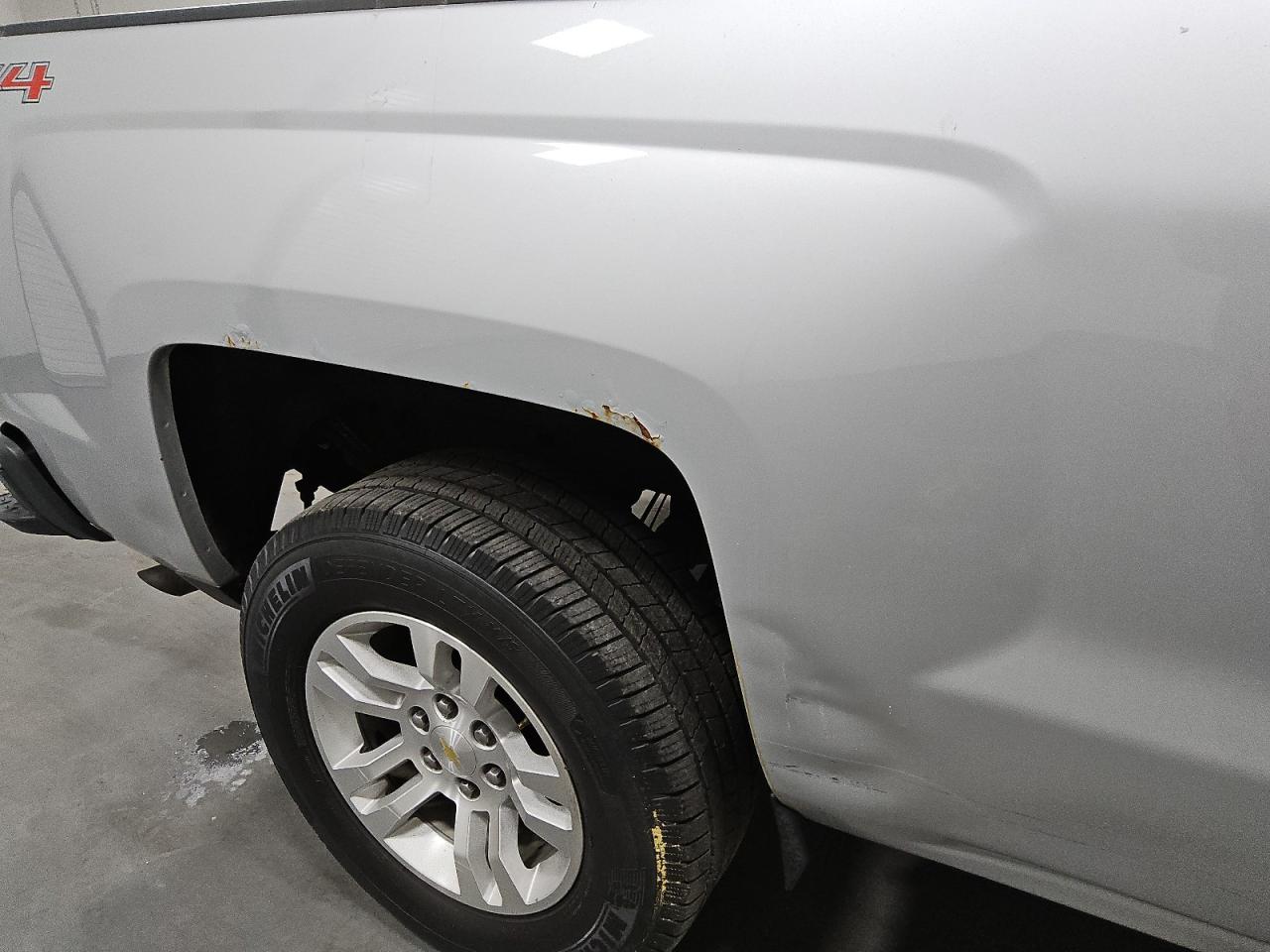 2015 Chevrolet Silverado K1500 Lt Silver vin: 1GCVKREC2FZ175118 Damage: Right Bed Side, Dent(S) W/ Paint Dmg, > 12 Inches