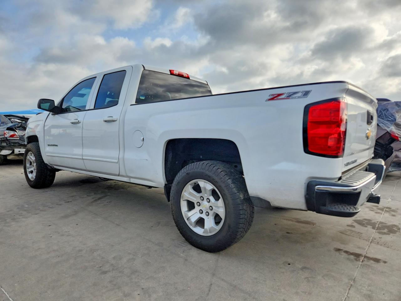 2015 Chevrolet Silverado K1500 Lt Белый vin: 1GCVKREC2FZ176897