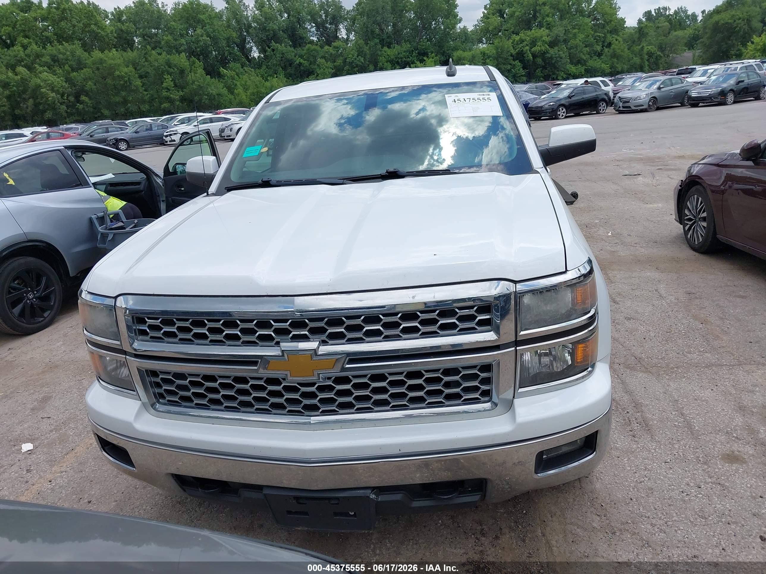 2015 Chevrolet Silverado 1500 Lt Белый vin: 1GCVKREC2FZ230666